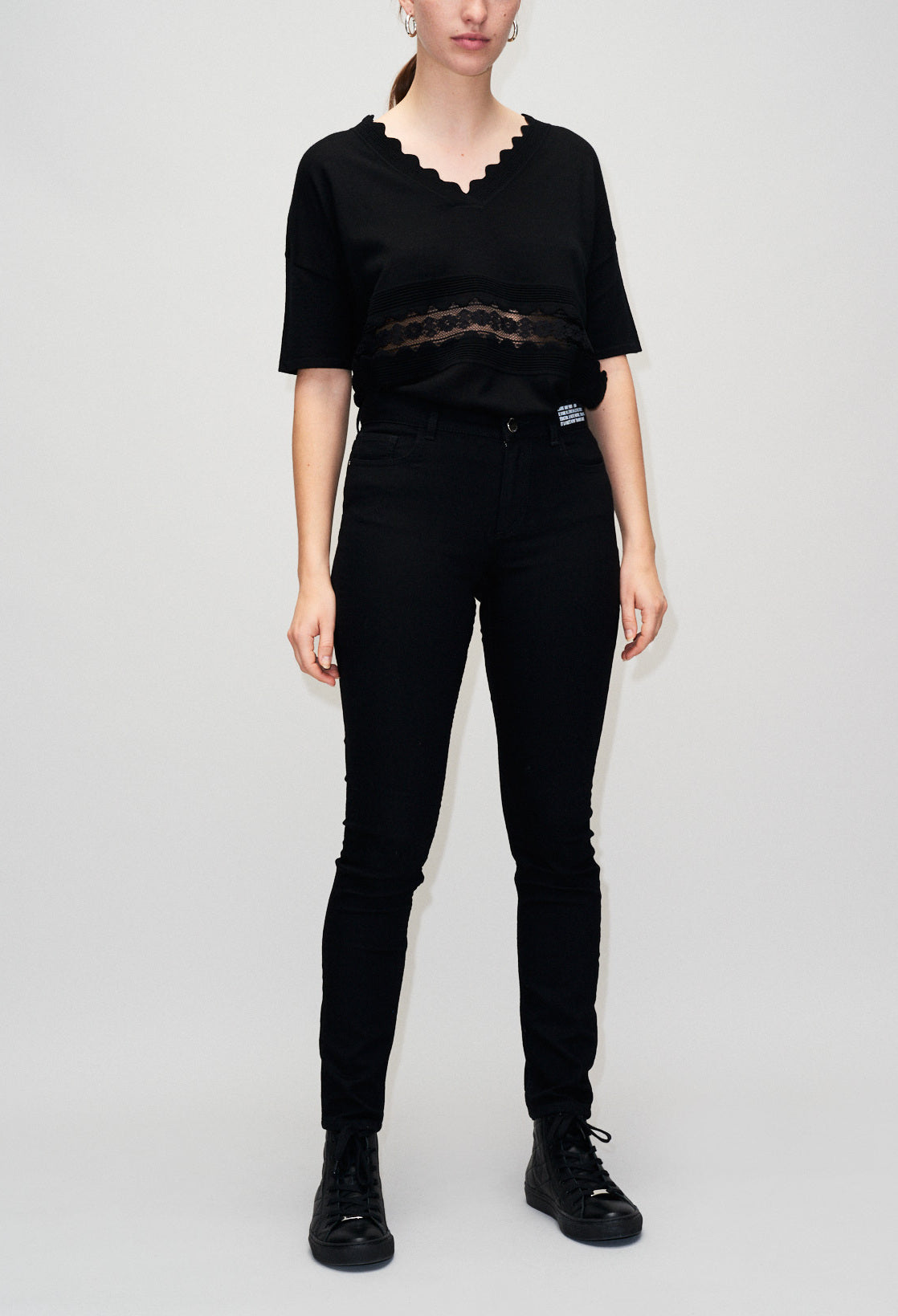 Pull détail dentelle col V Faume - seconde main