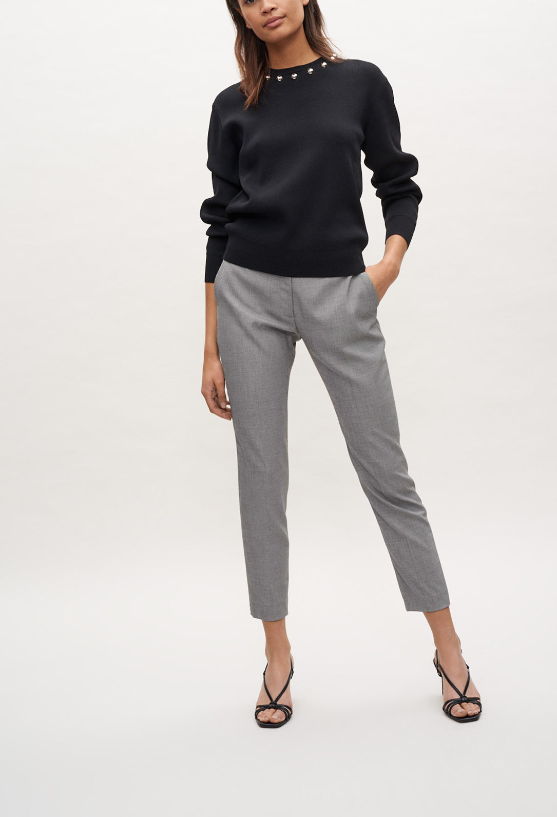 Pull orné de bouton-bijoux Faume - seconde main