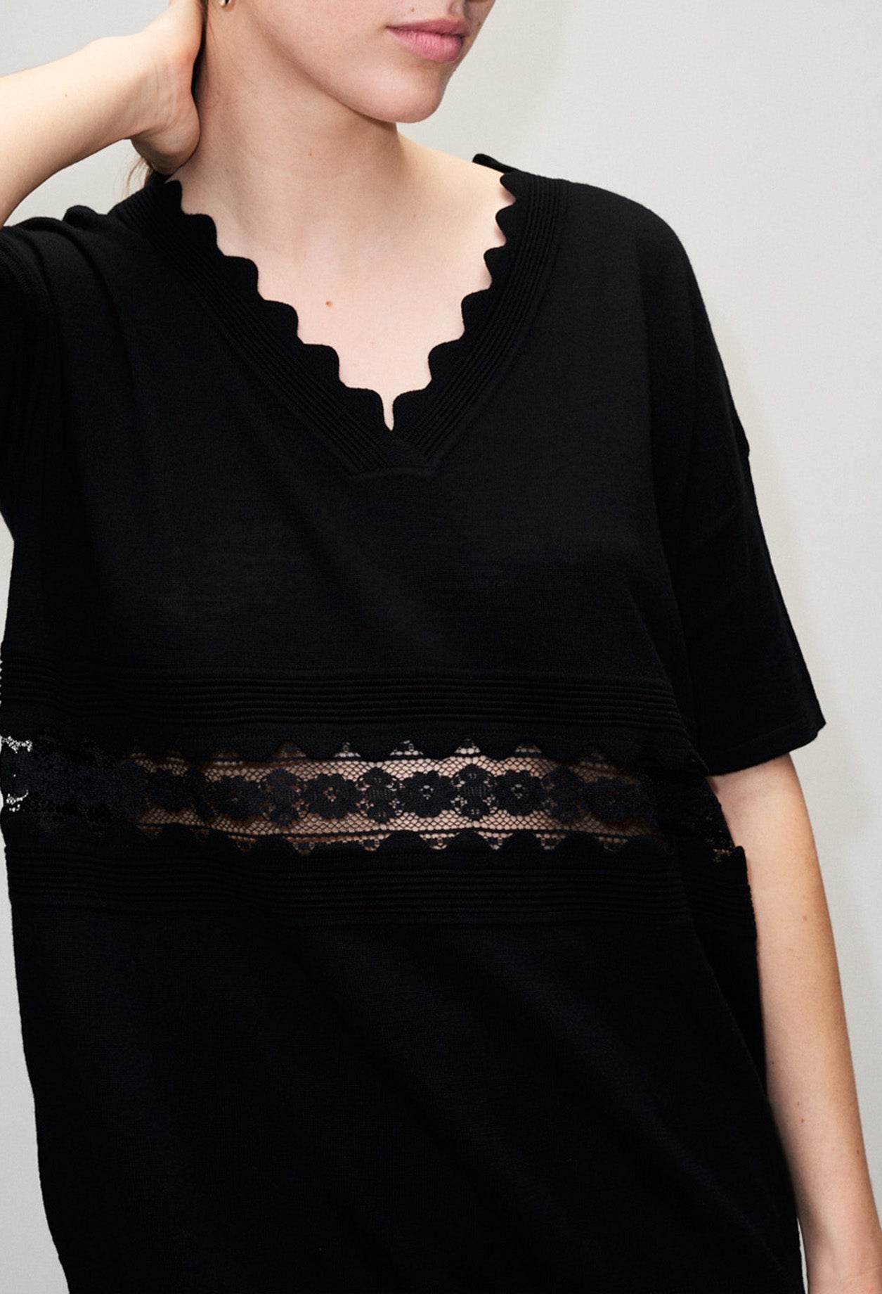 Pull détail dentelle col V Faume - seconde main