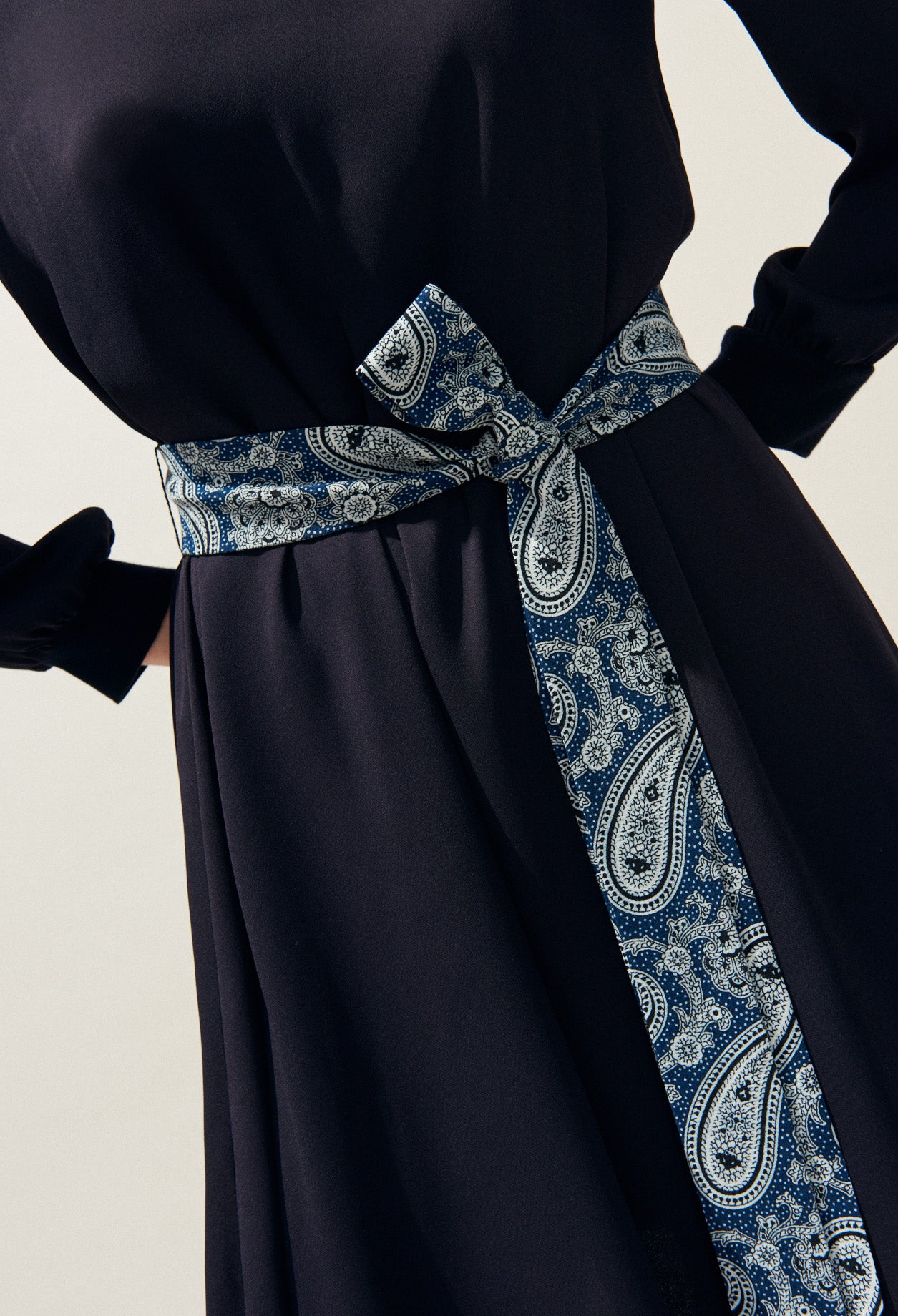 Robe fluide à ceinture foulard imprimée Faume - seconde main