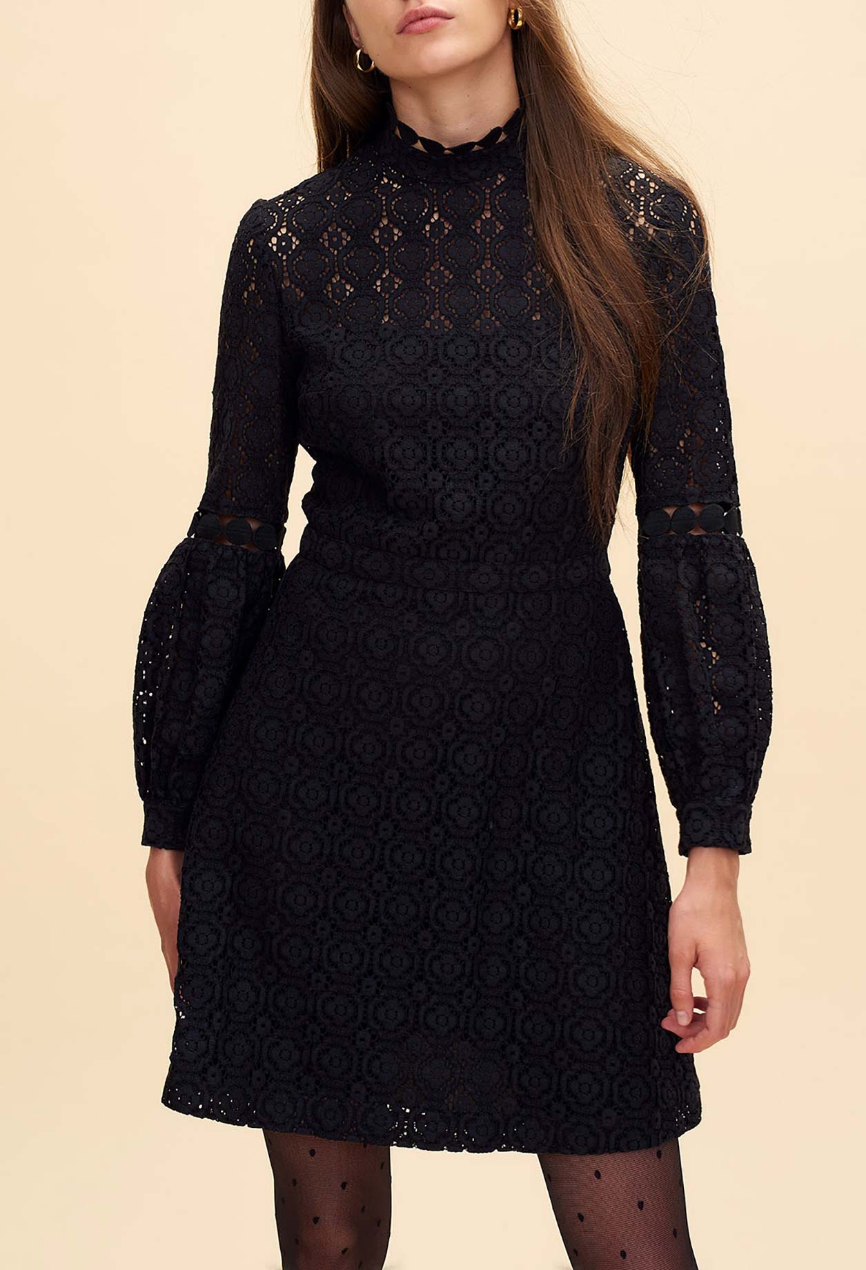 Robe cintrée en dentelle col montant Faume - seconde main