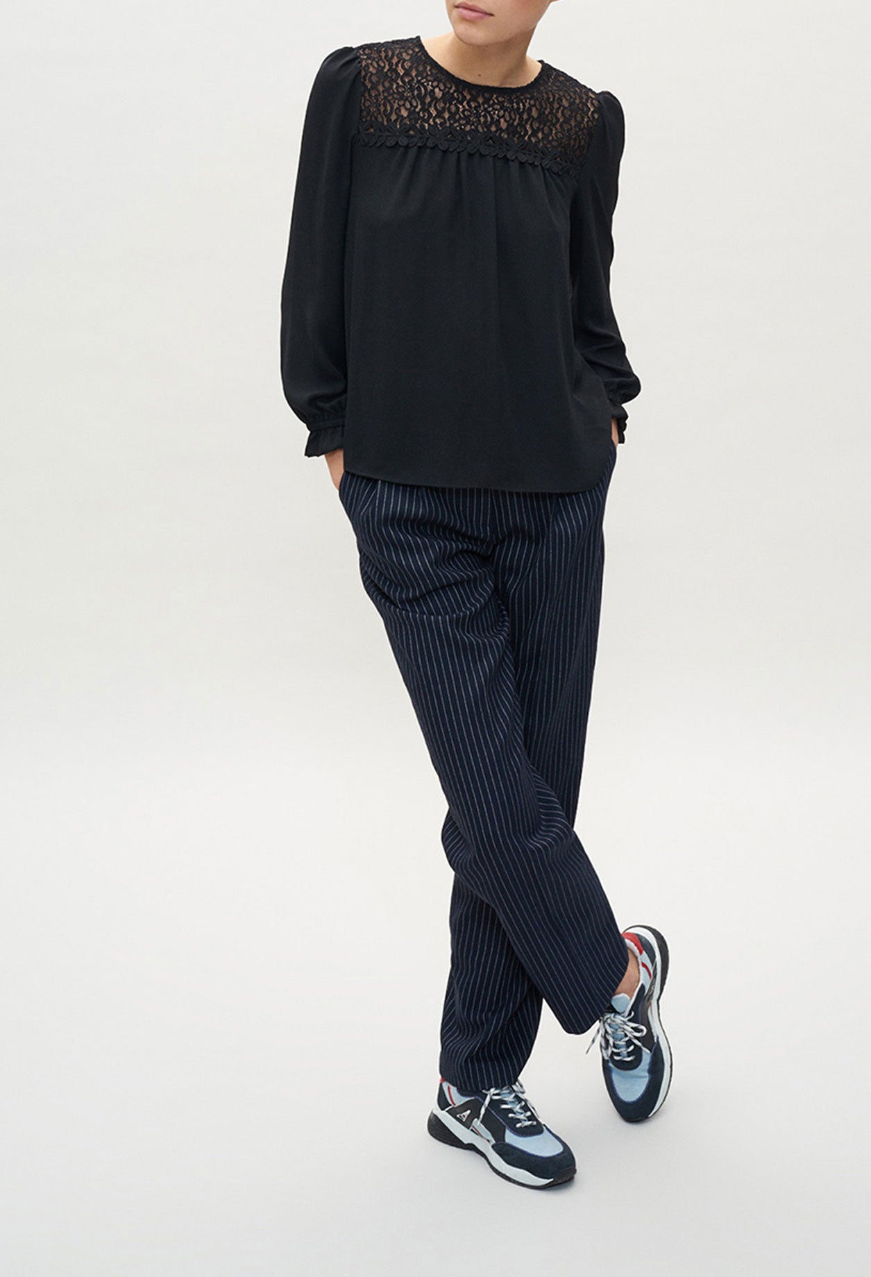 Blouse noire à dentelle Faume - seconde main