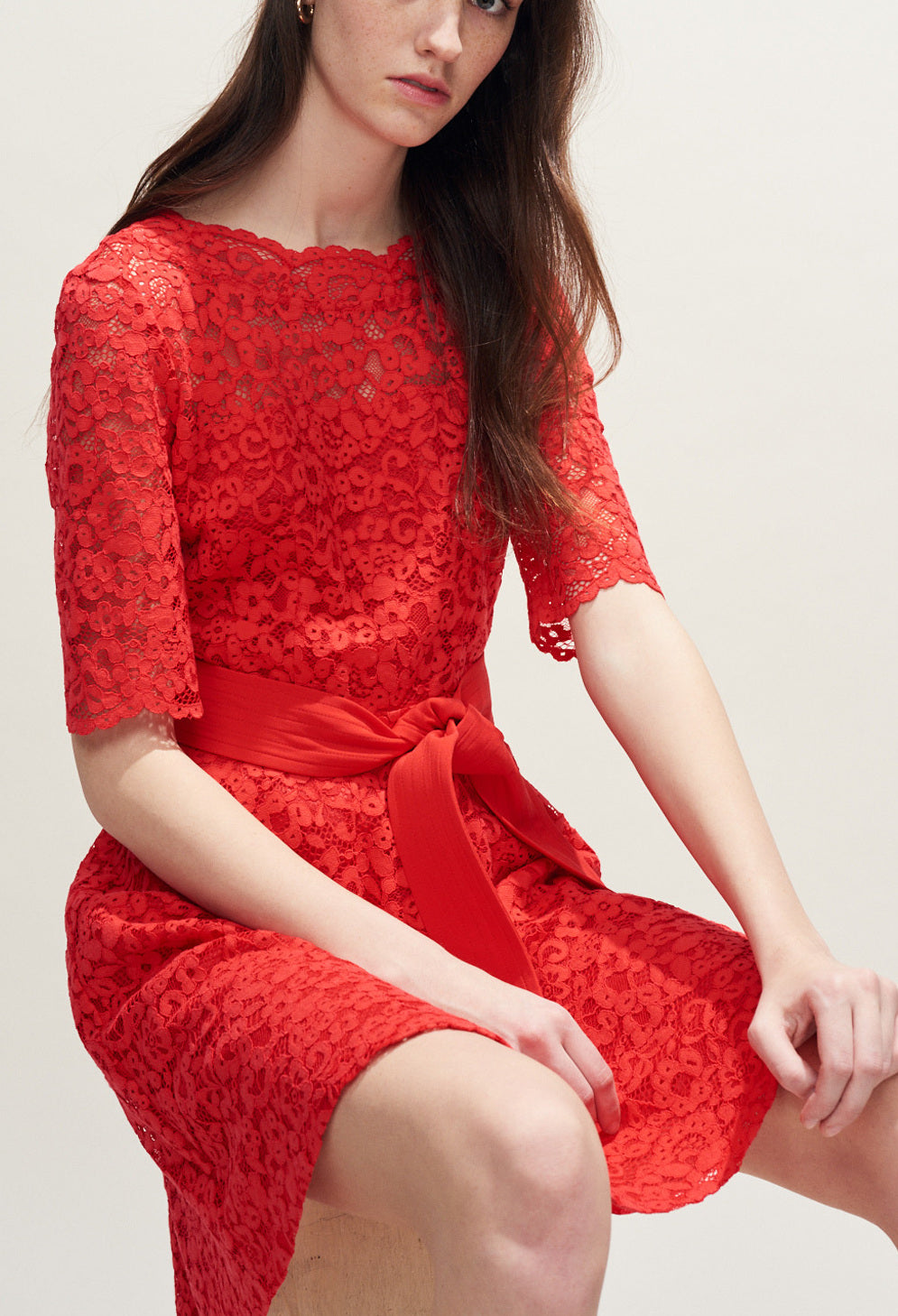 Robe en dentelle ceinturée Faume - seconde main