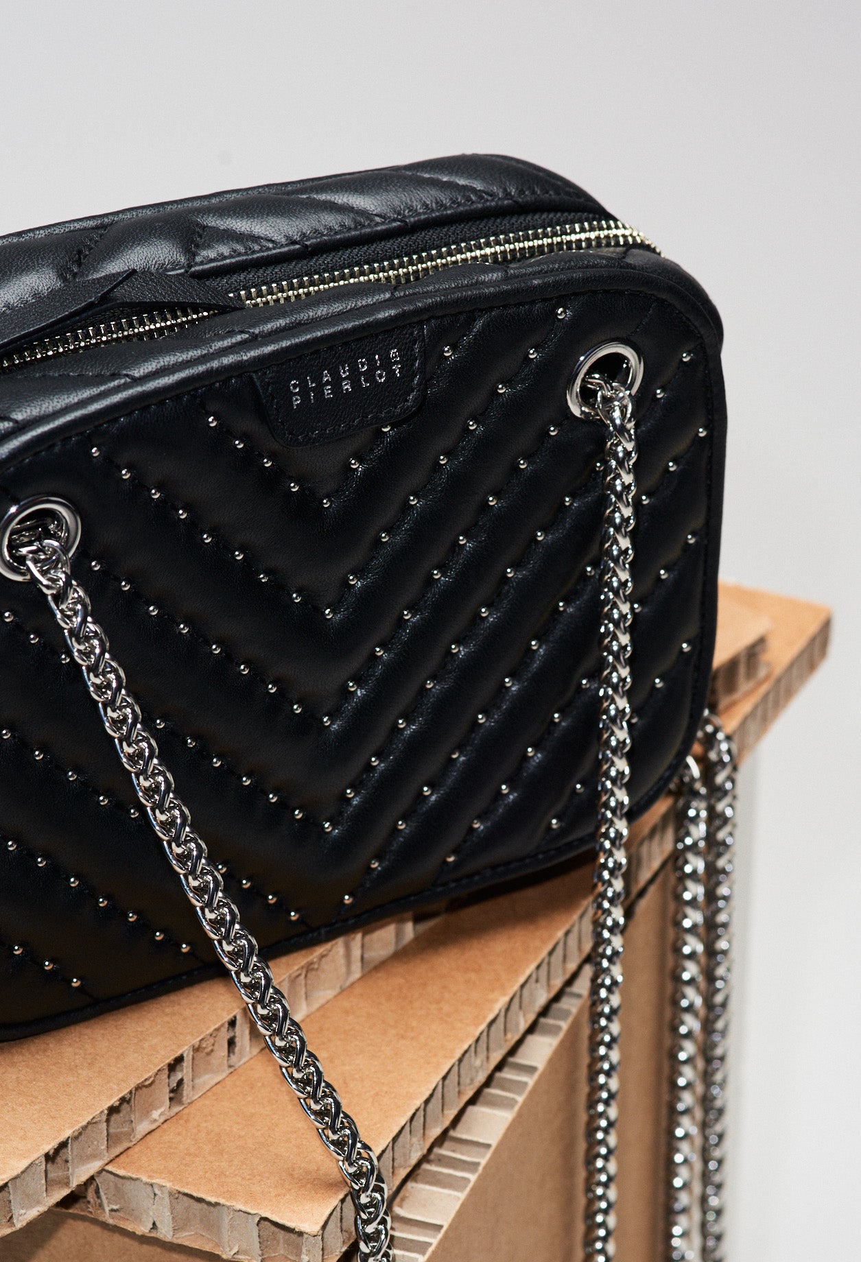 Sac cuir matelassé et détail de clous Faume - seconde main