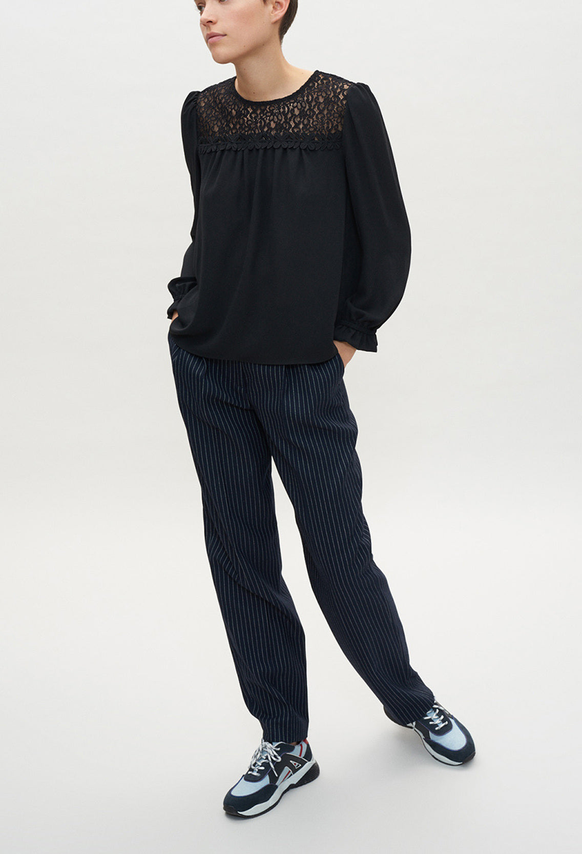 Blouse noire à dentelle Faume - seconde main