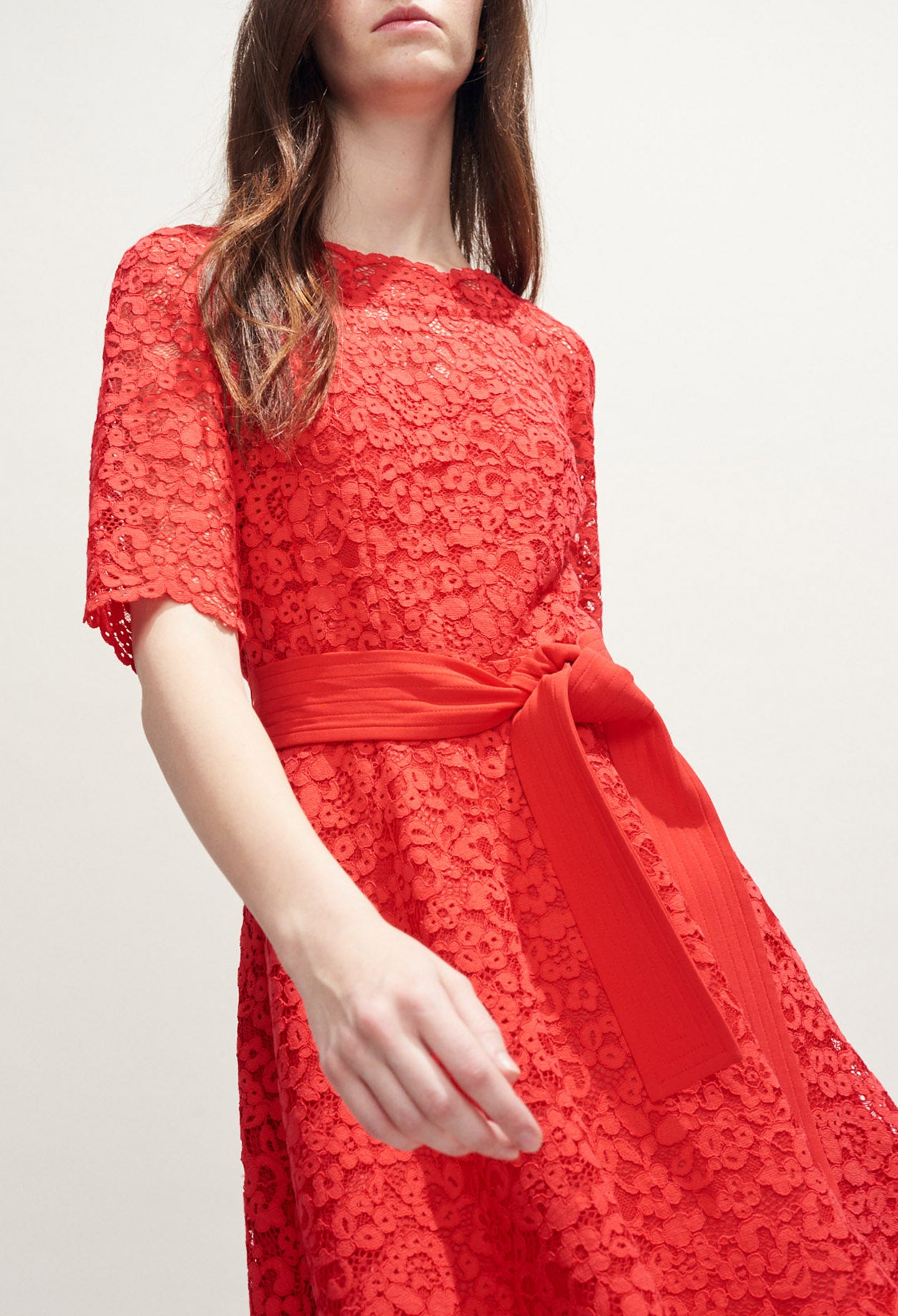 Robe en dentelle ceinturée Faume - seconde main