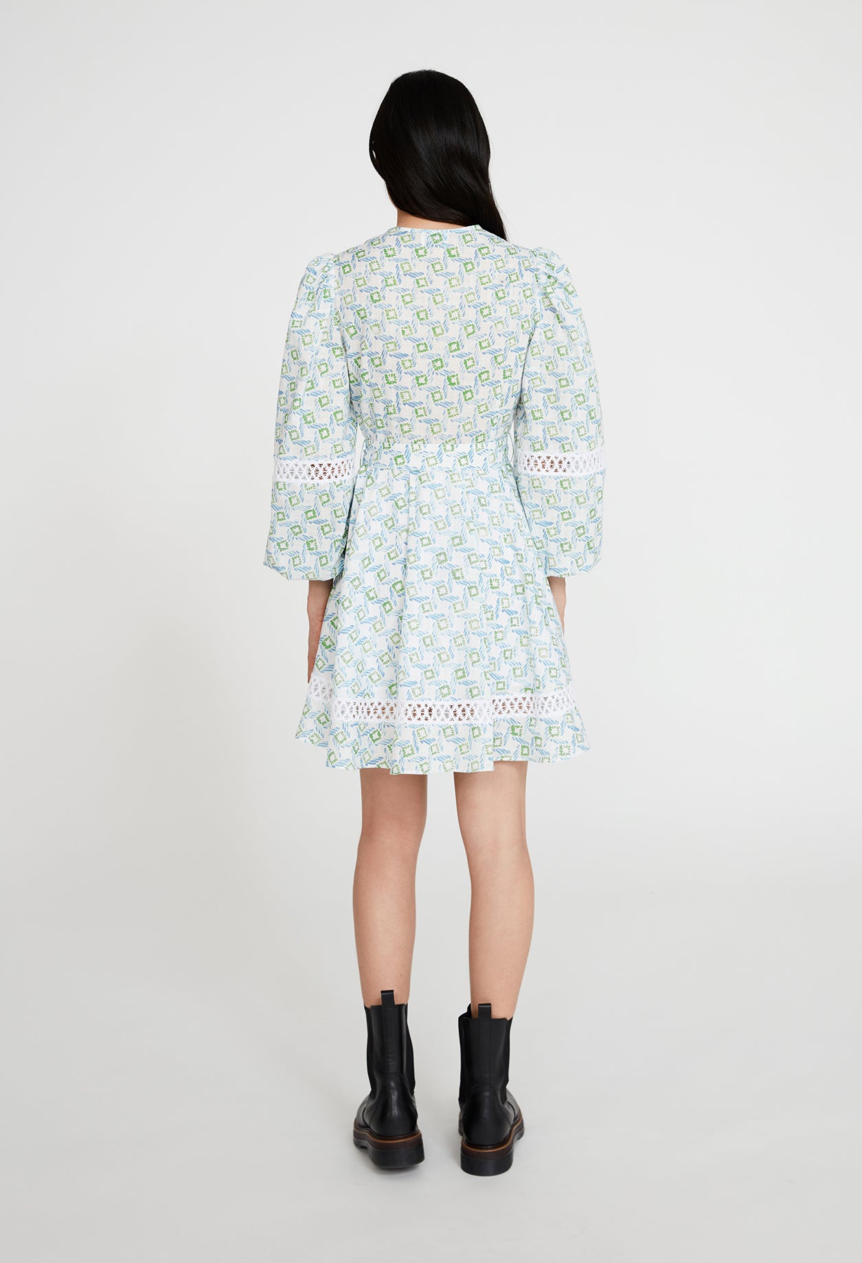 Robe imprimée bleue à galons de dentelle Faume - seconde main