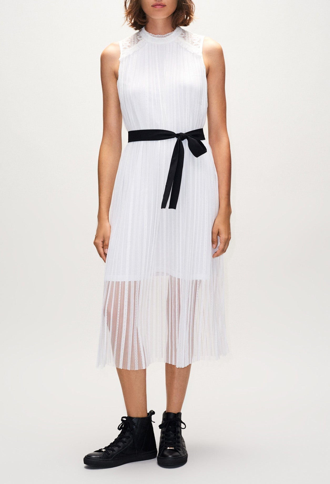 Robe dentelle ceinturée Faume - seconde main