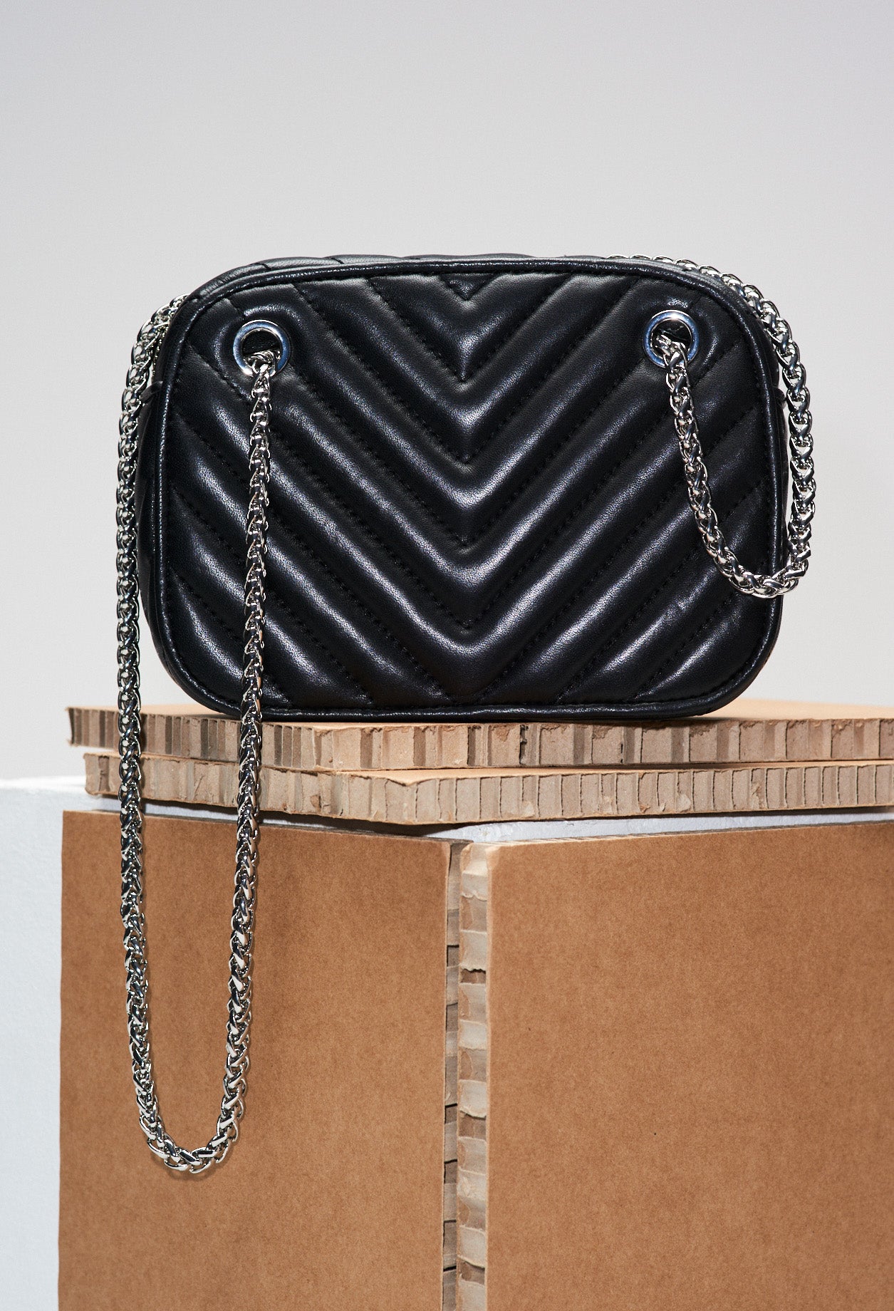 Sac cuir matelassé et détail de clous Faume - seconde main