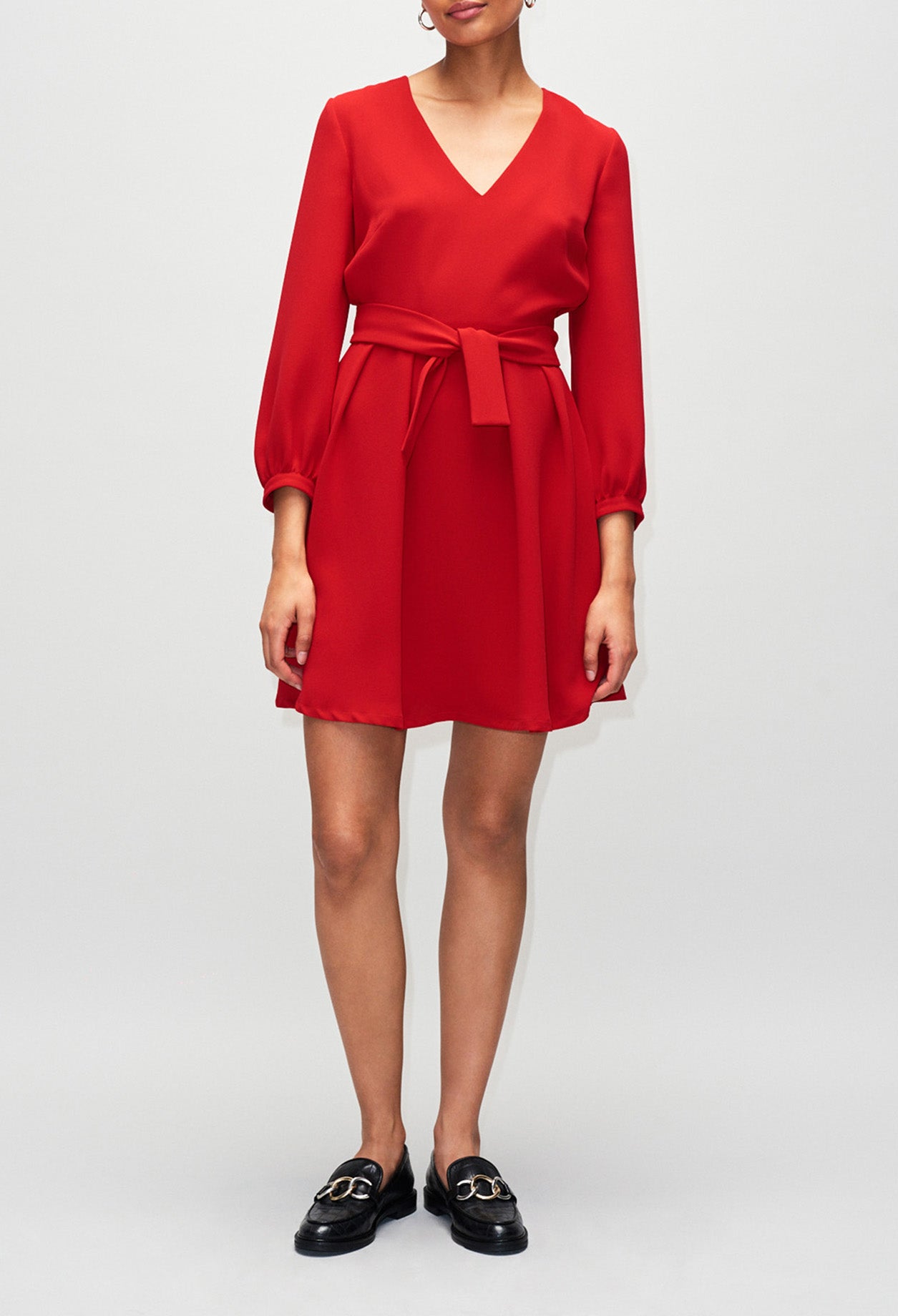 Robe col V fluide cintrée et ceinturée Faume - seconde main