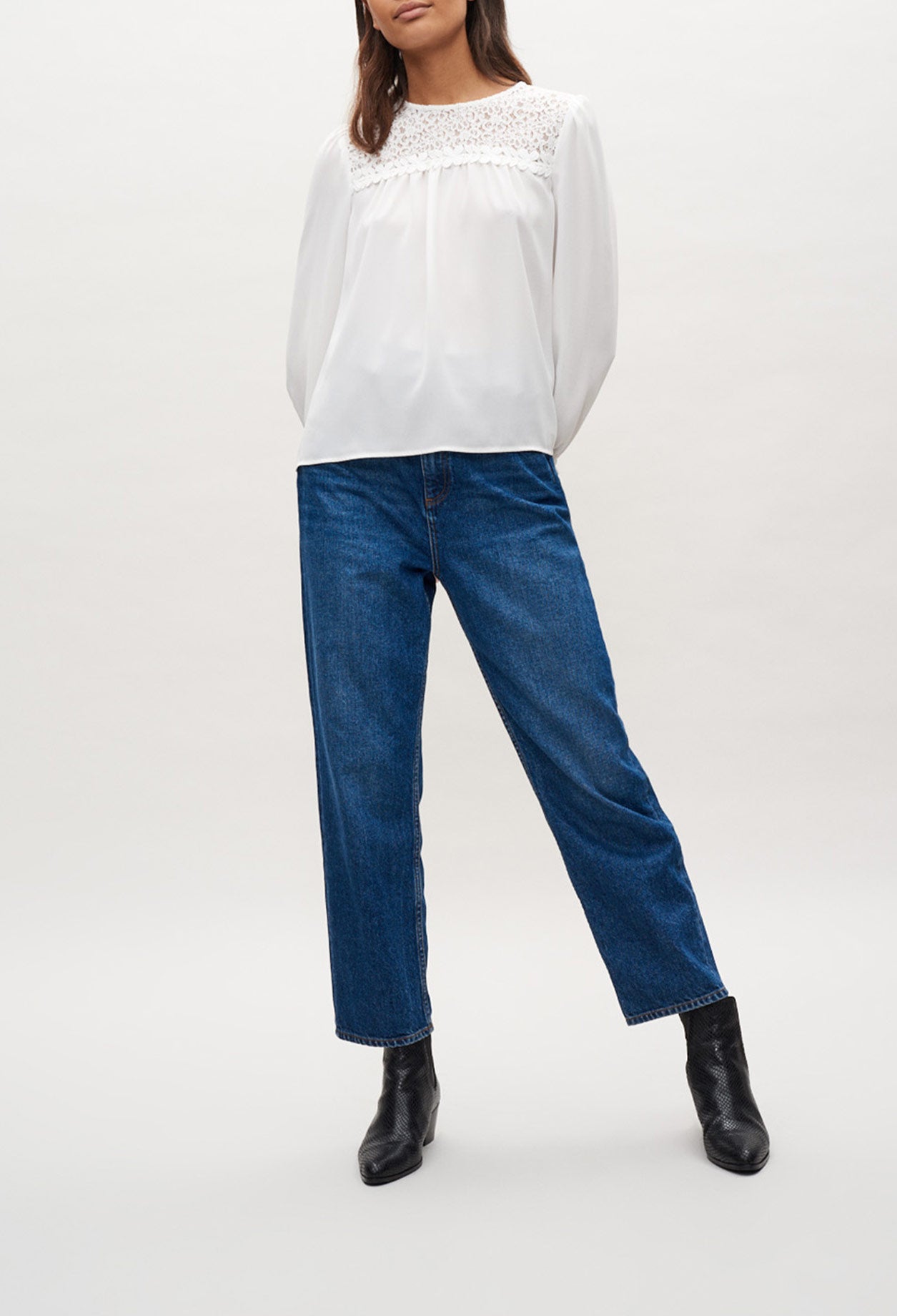 Blouse à détails guipures. Faume - seconde main