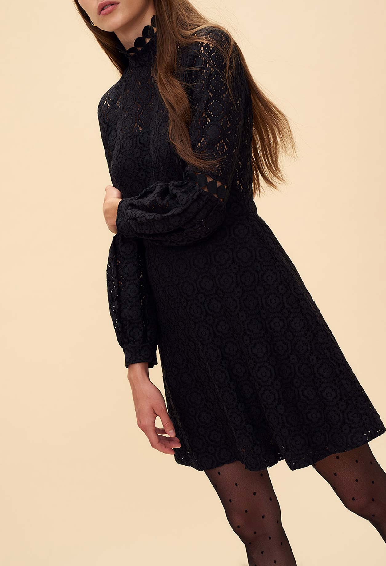 Robe cintrée en dentelle col montant Faume - seconde main