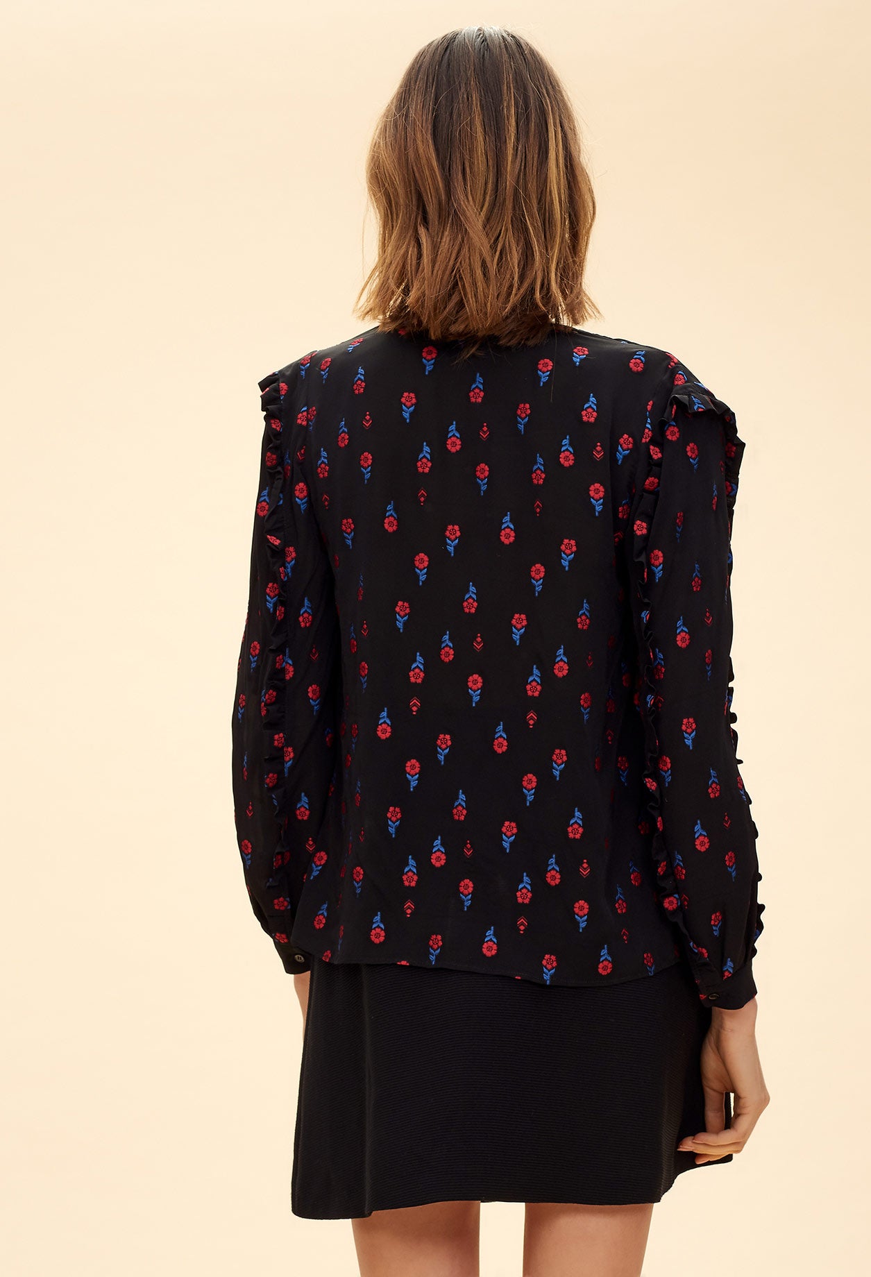 Top col V à fleurs brodées Faume - seconde main