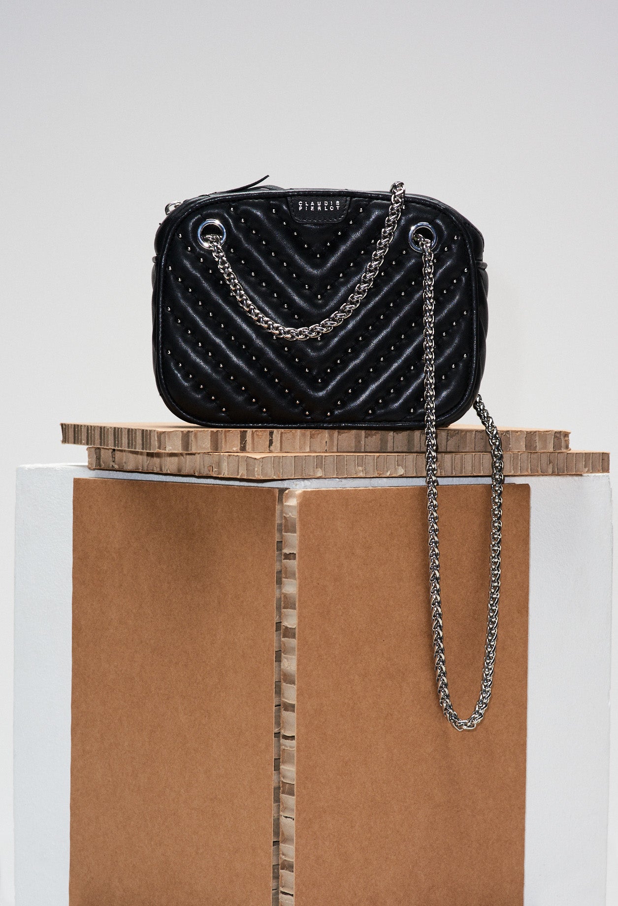 Sac cuir matelassé et détail de clous Faume - seconde main