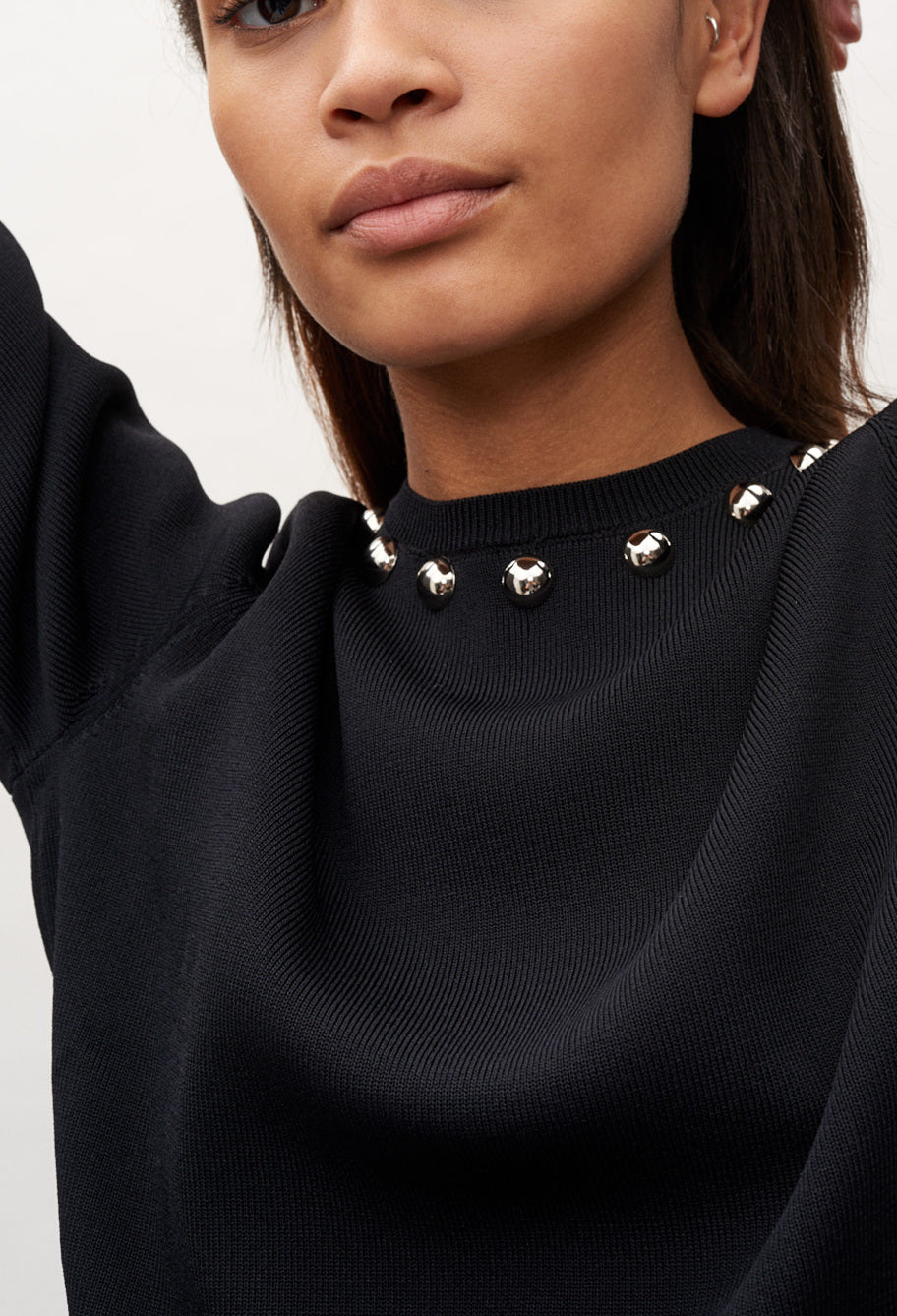 Pull orné de bouton-bijoux Faume - seconde main