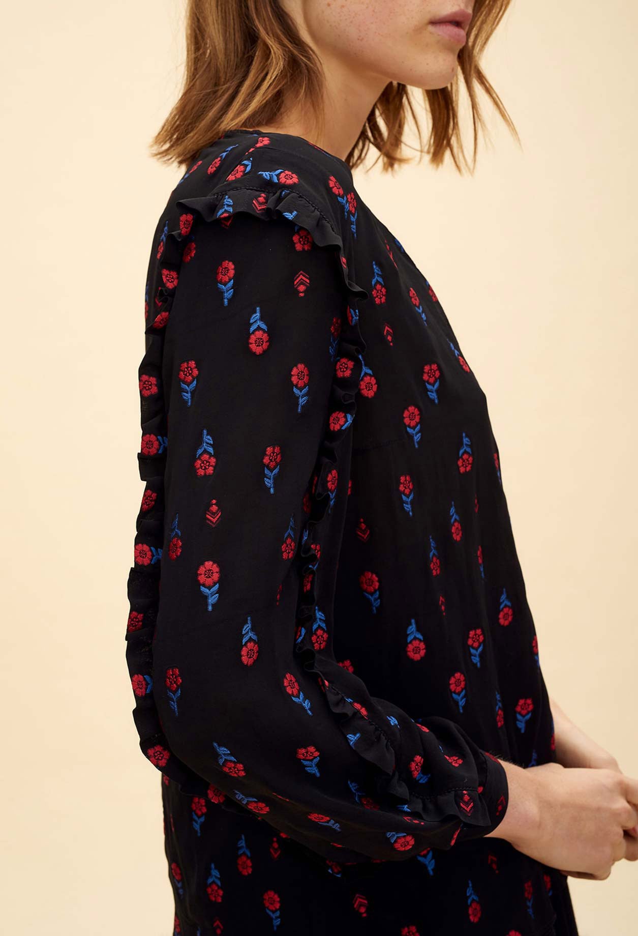 Top col V à fleurs brodées Faume - seconde main