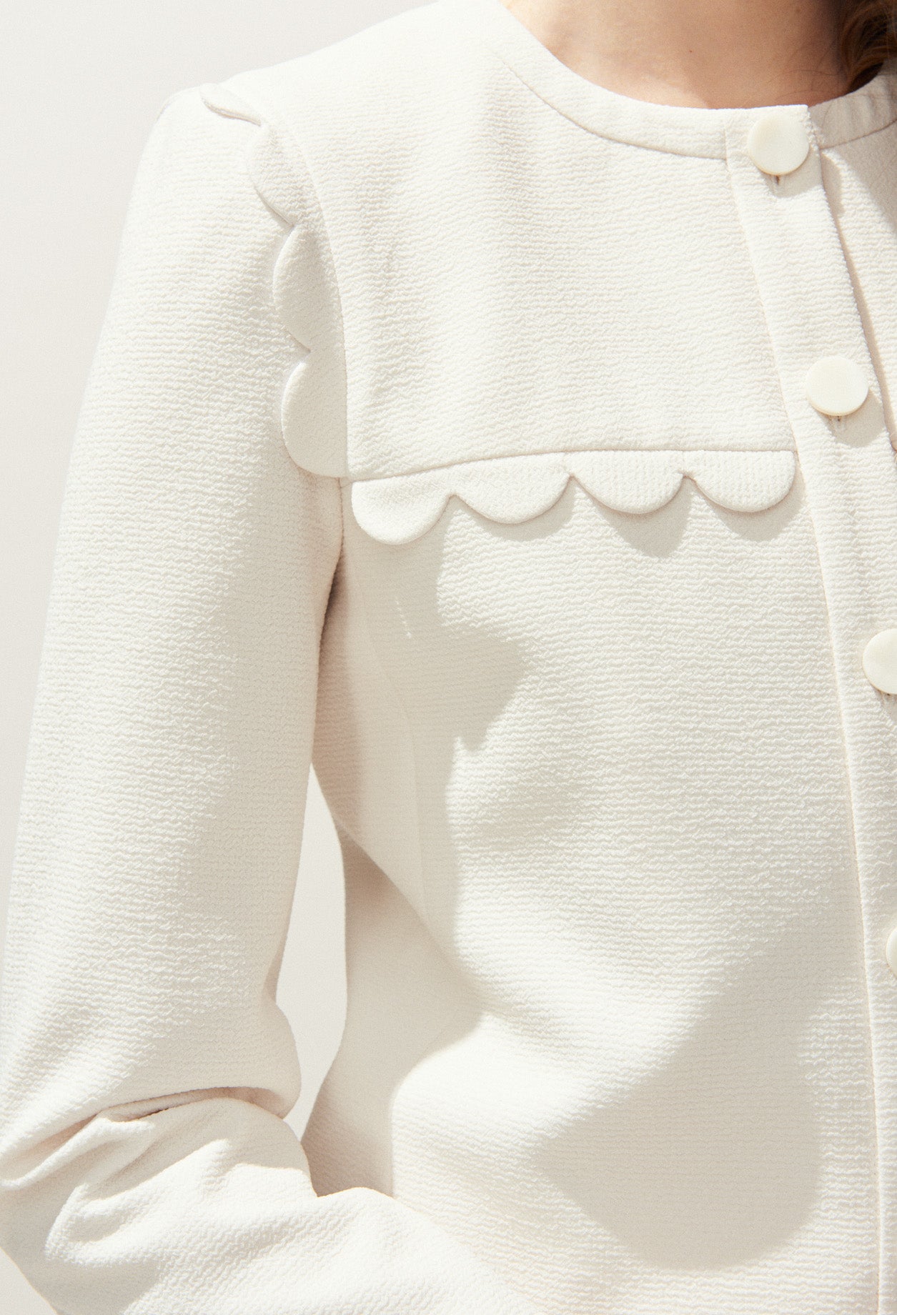 Veste courte écru détail de coquilles Faume - seconde main