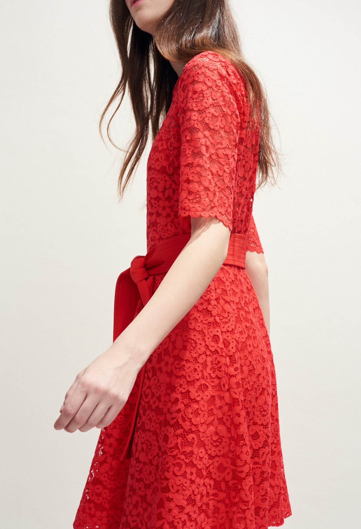 Robe en dentelle ceinturée Faume - seconde main