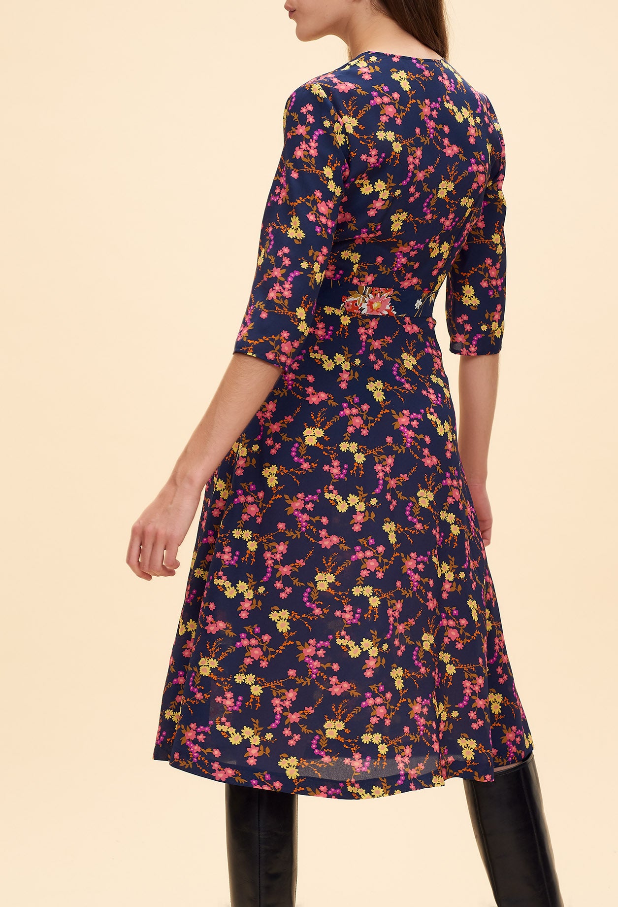 Robe en soie cache cœur imprimé fleurs Faume - seconde main