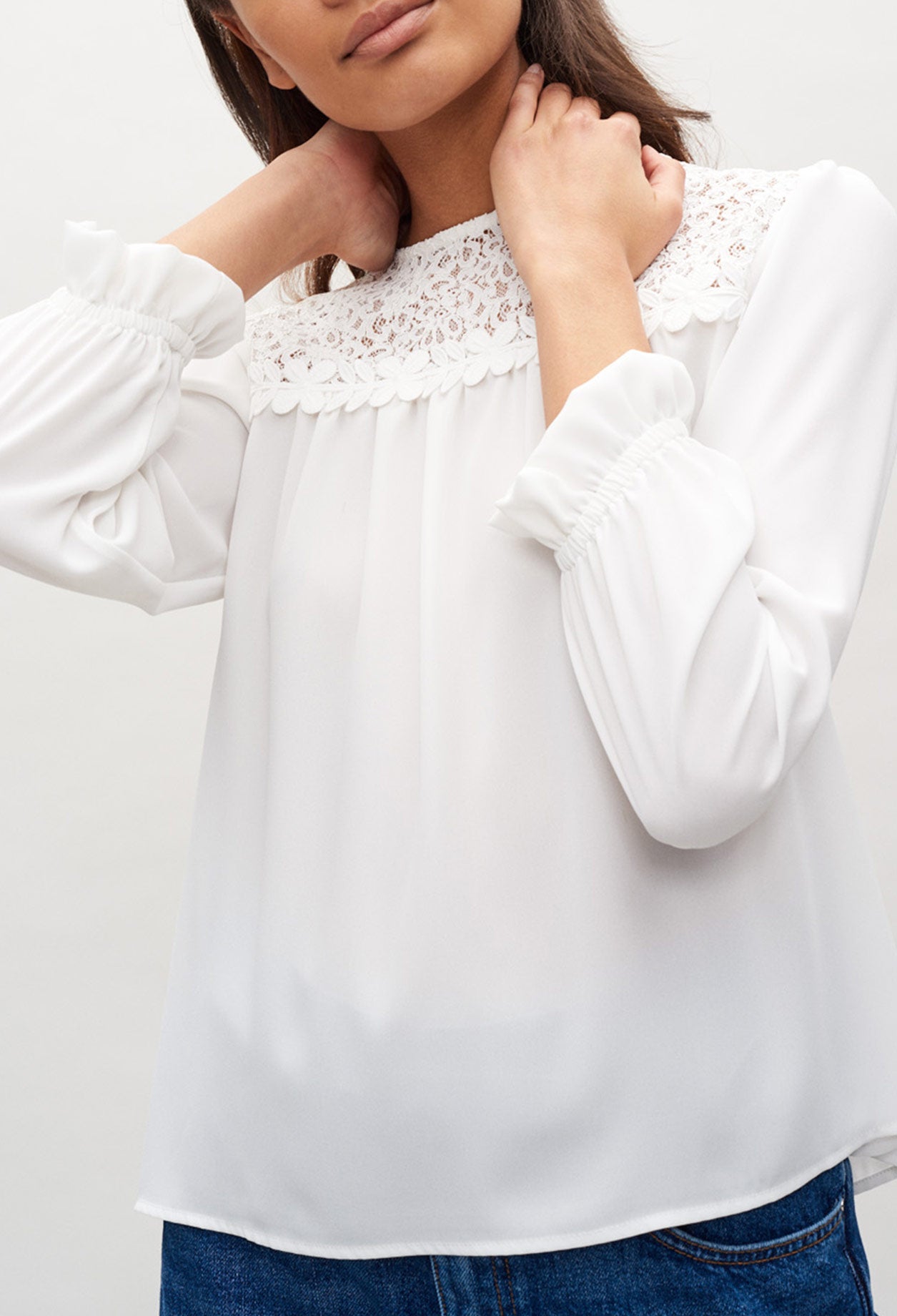 Blouse à détails guipures. Faume - seconde main