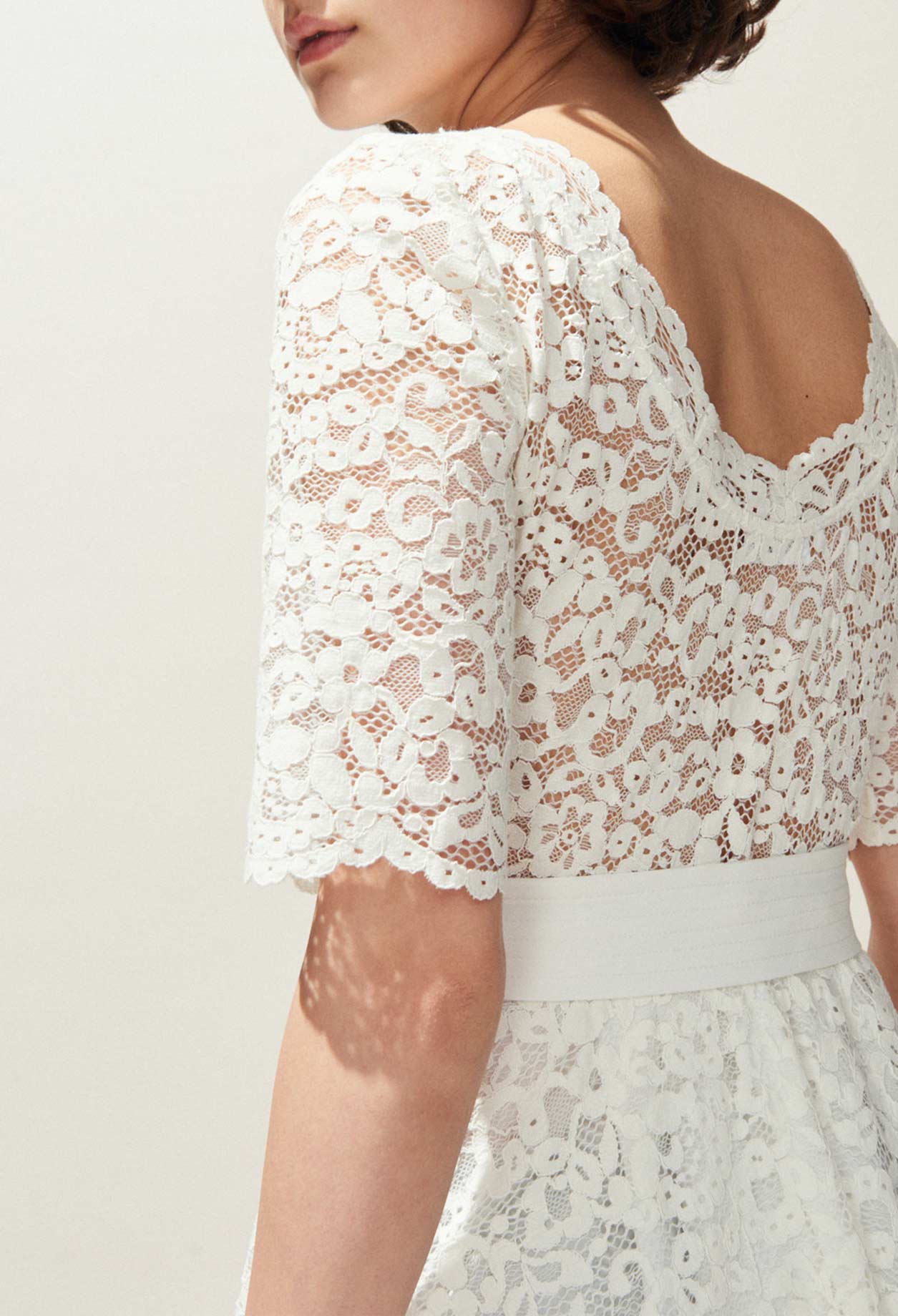 Robe en dentelle ceinturée Faume - seconde main