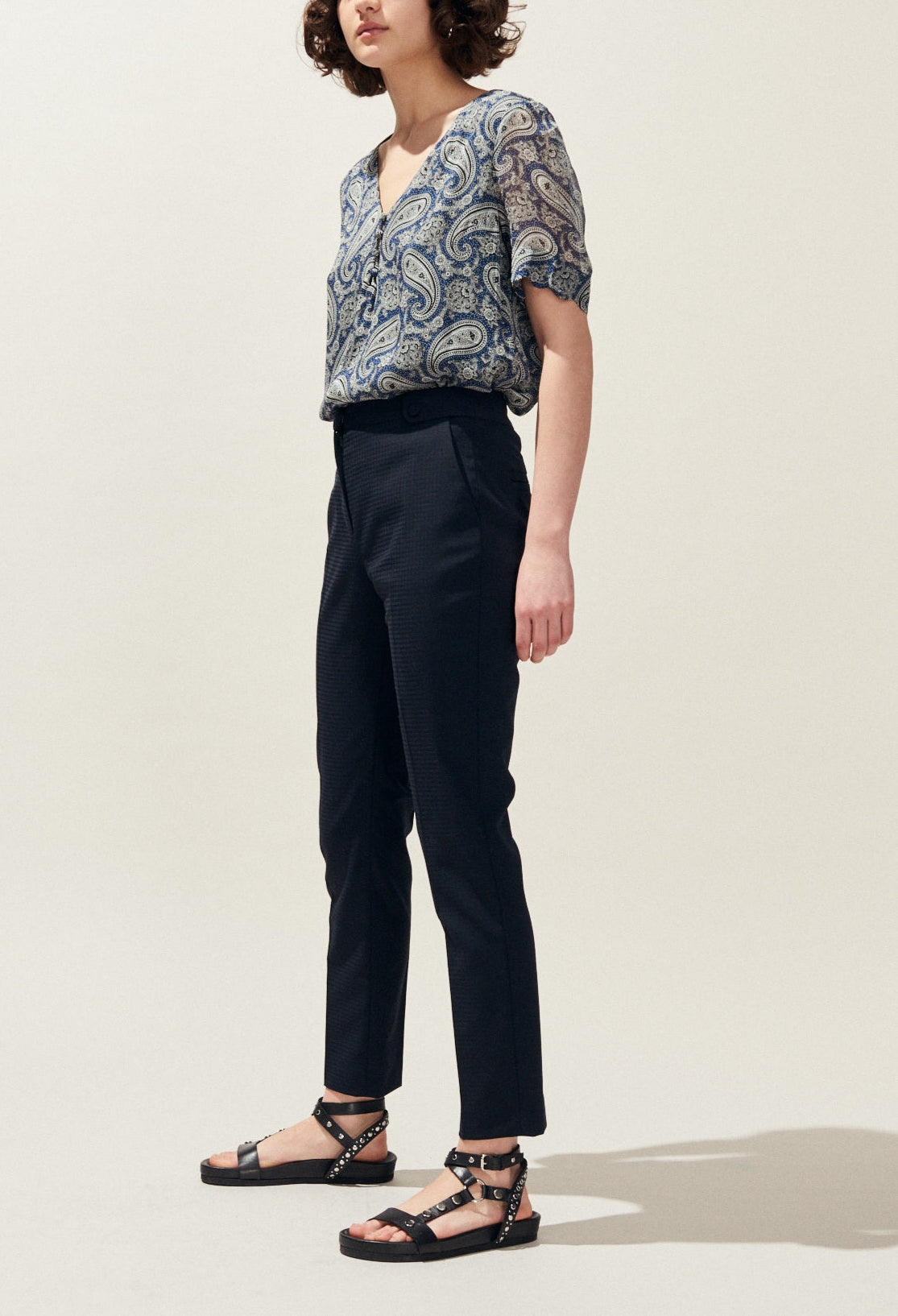 Pantalon tailleur en matière texturée Faume - seconde main