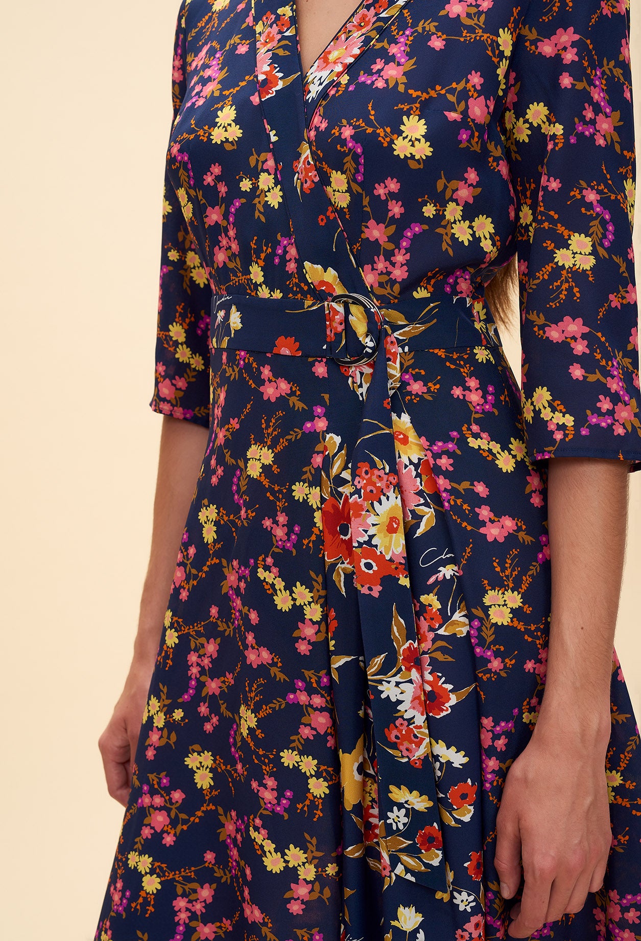 Robe en soie cache cœur imprimé fleurs Faume - seconde main