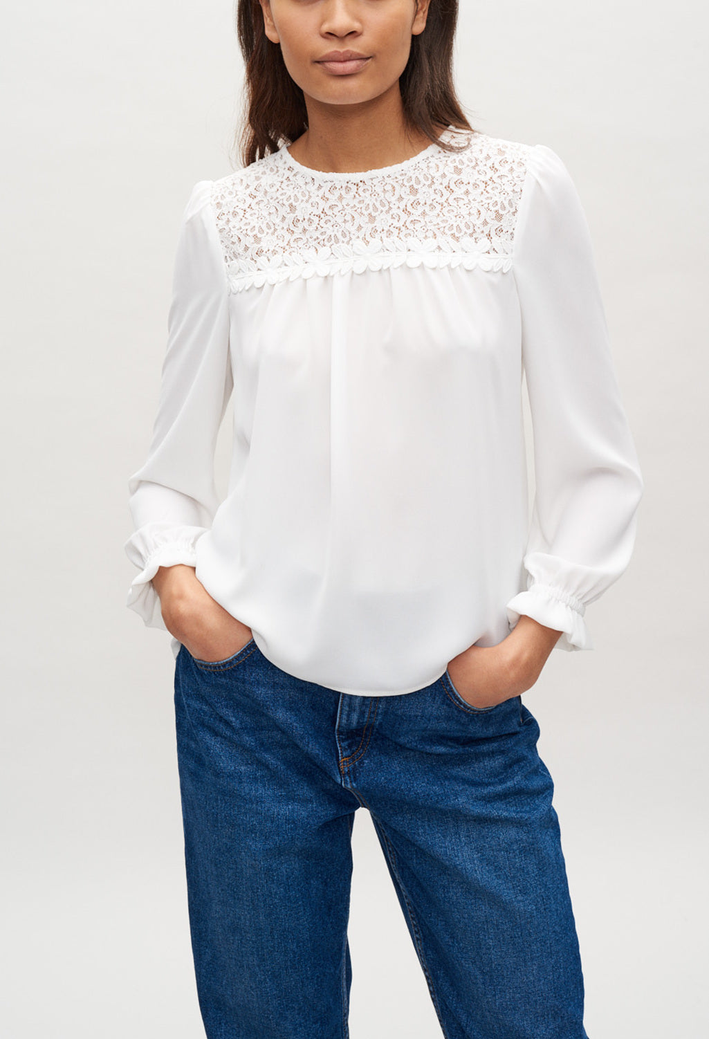 Blouse à détails guipures. Faume - seconde main