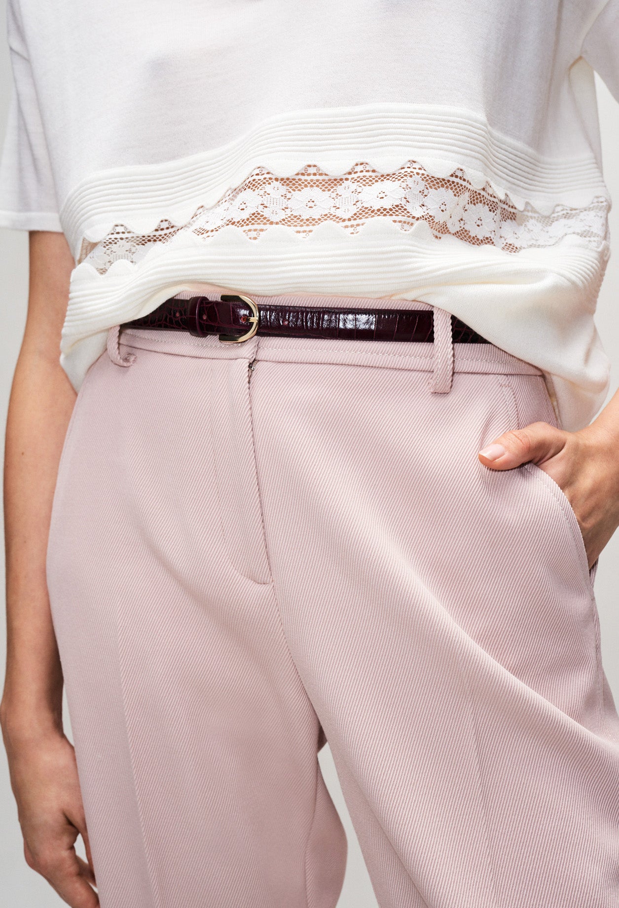 Pull détail dentelle col V Faume - seconde main