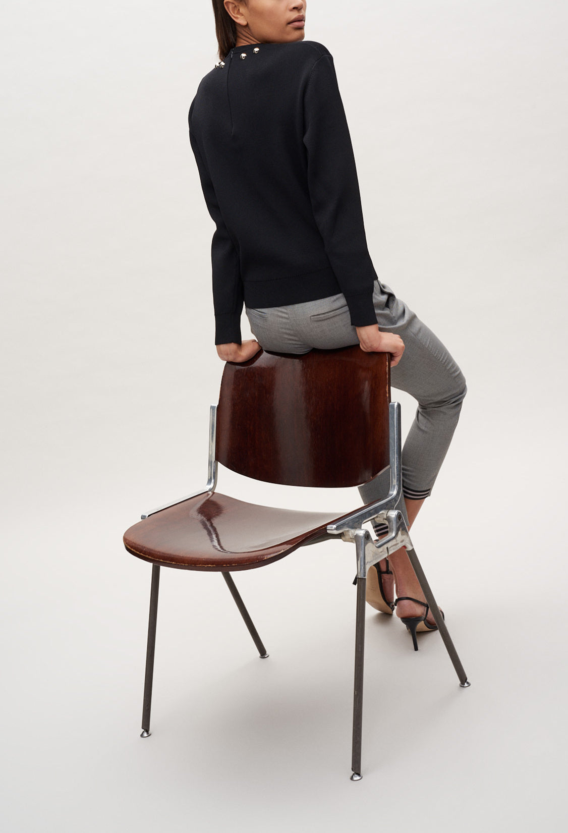 Pull orné de bouton-bijoux Faume - seconde main