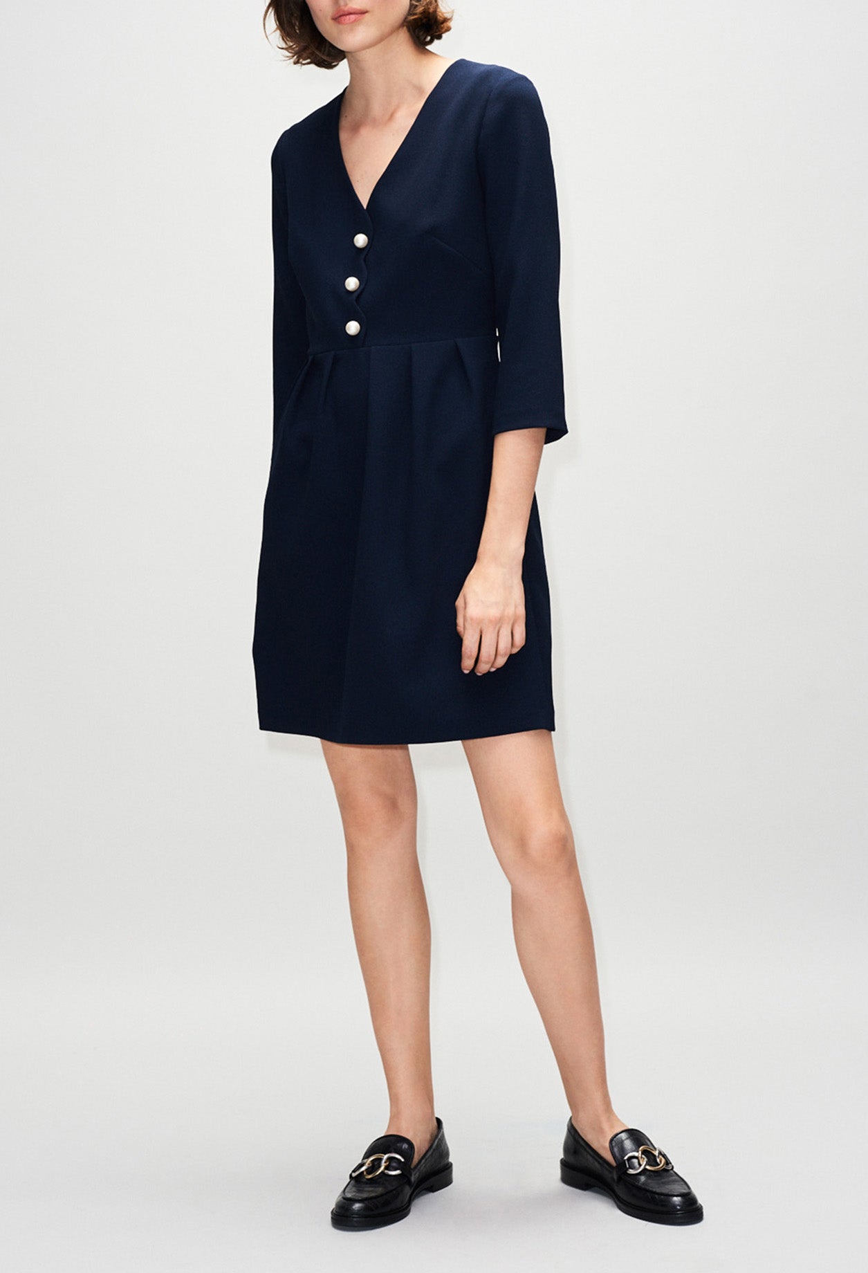 Robe col V cintrée à boutons perlés Faume - seconde main