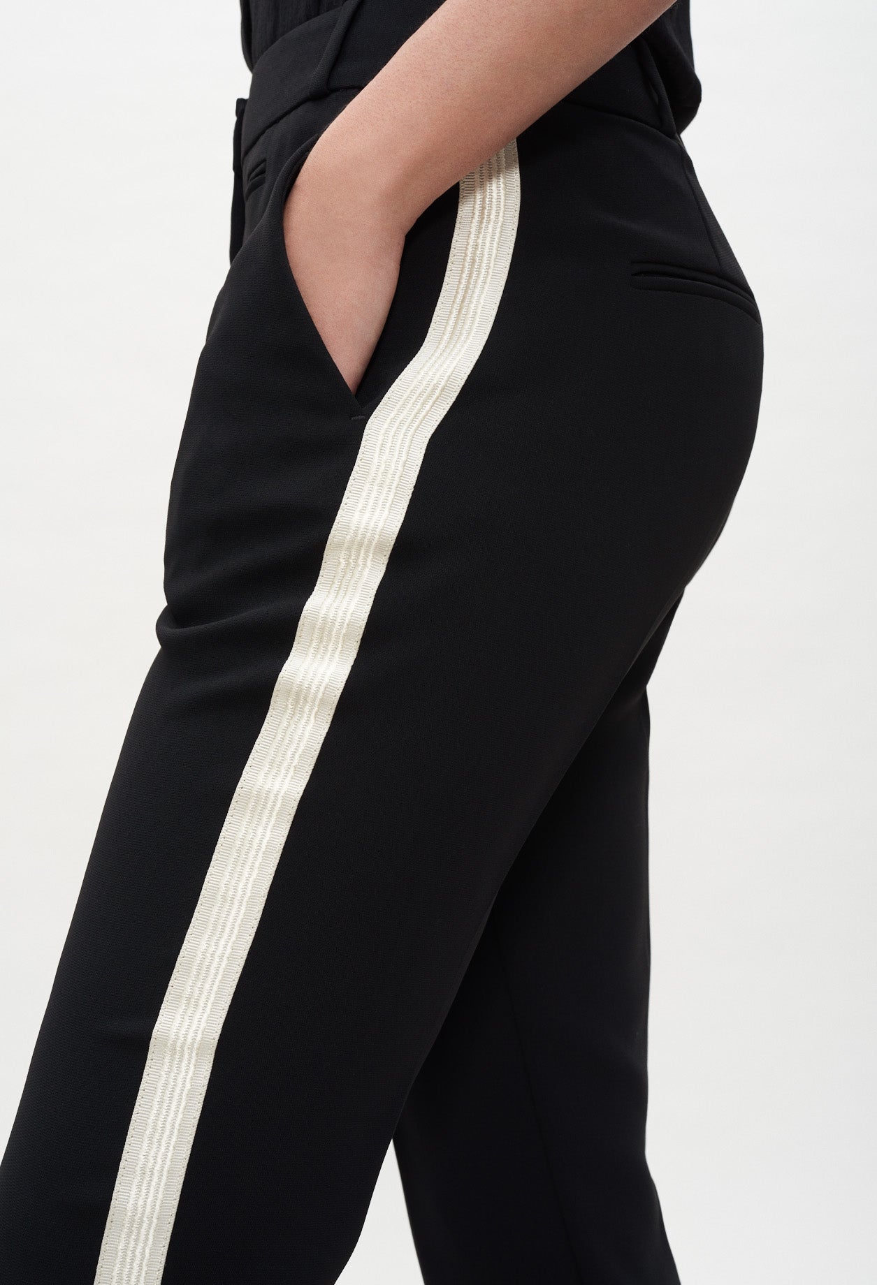 Pantalon de tailleur à coupe carotte Faume - seconde main