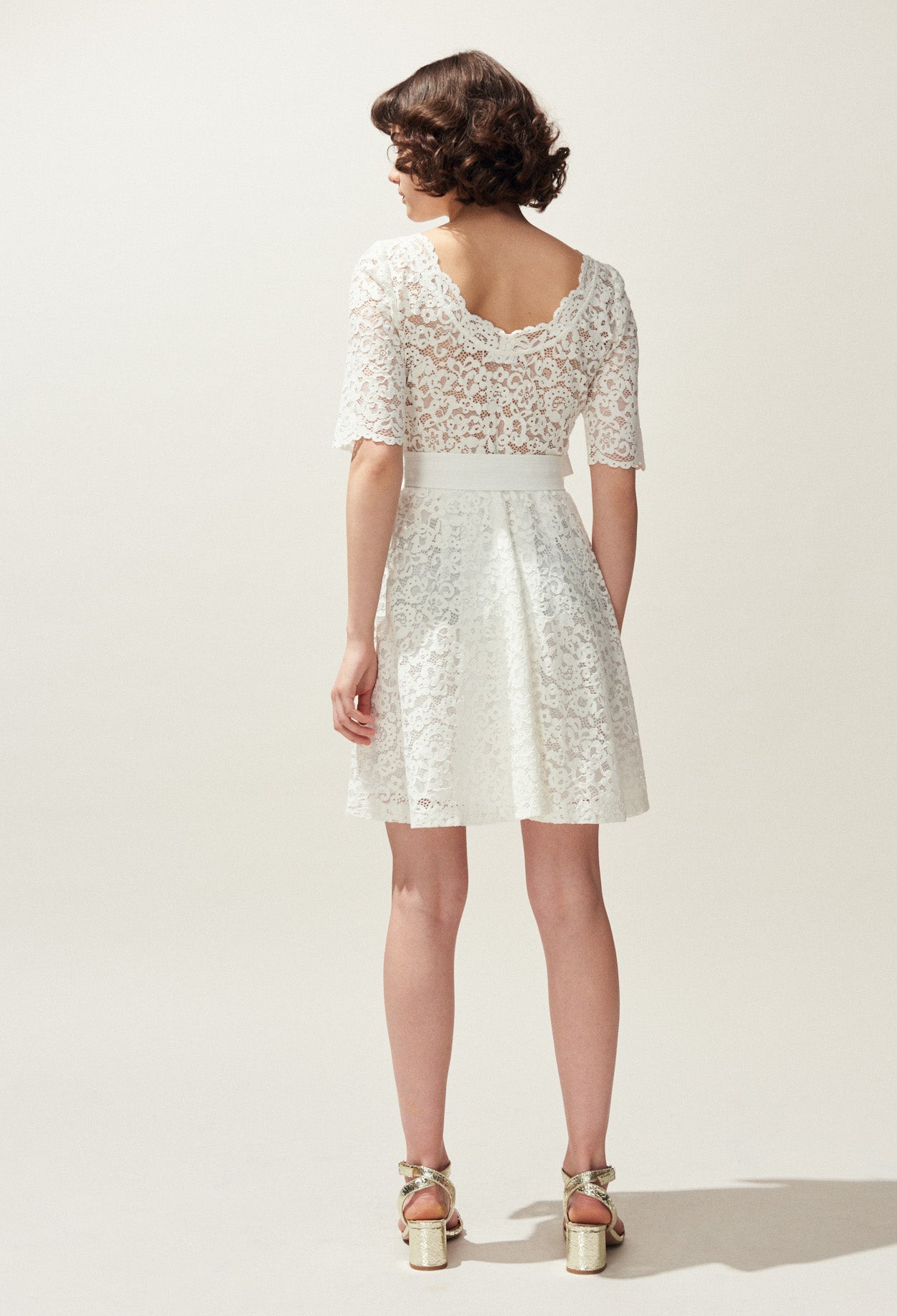 Robe en dentelle ceinturée Faume - seconde main