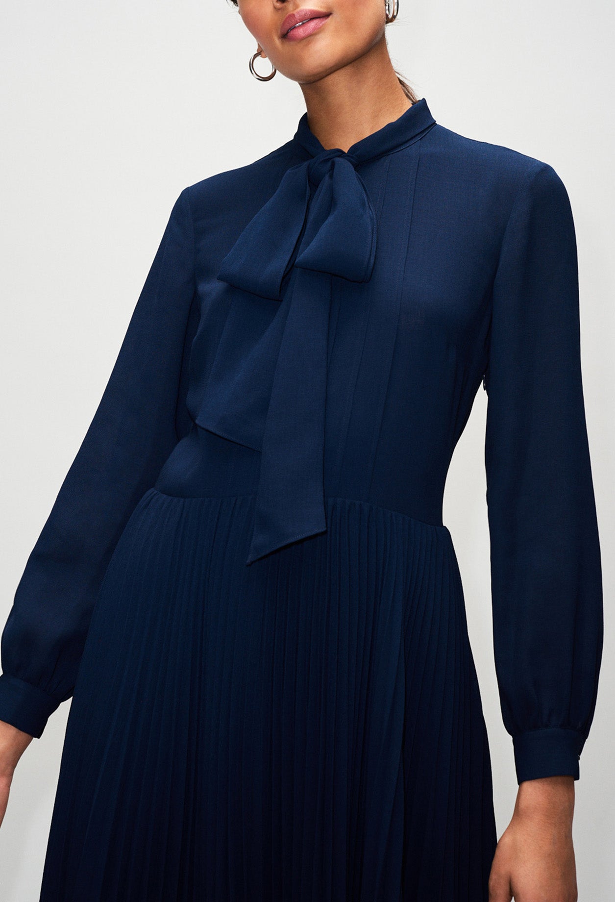 Rob longu plissé à col lavallièr Faume - seconde main