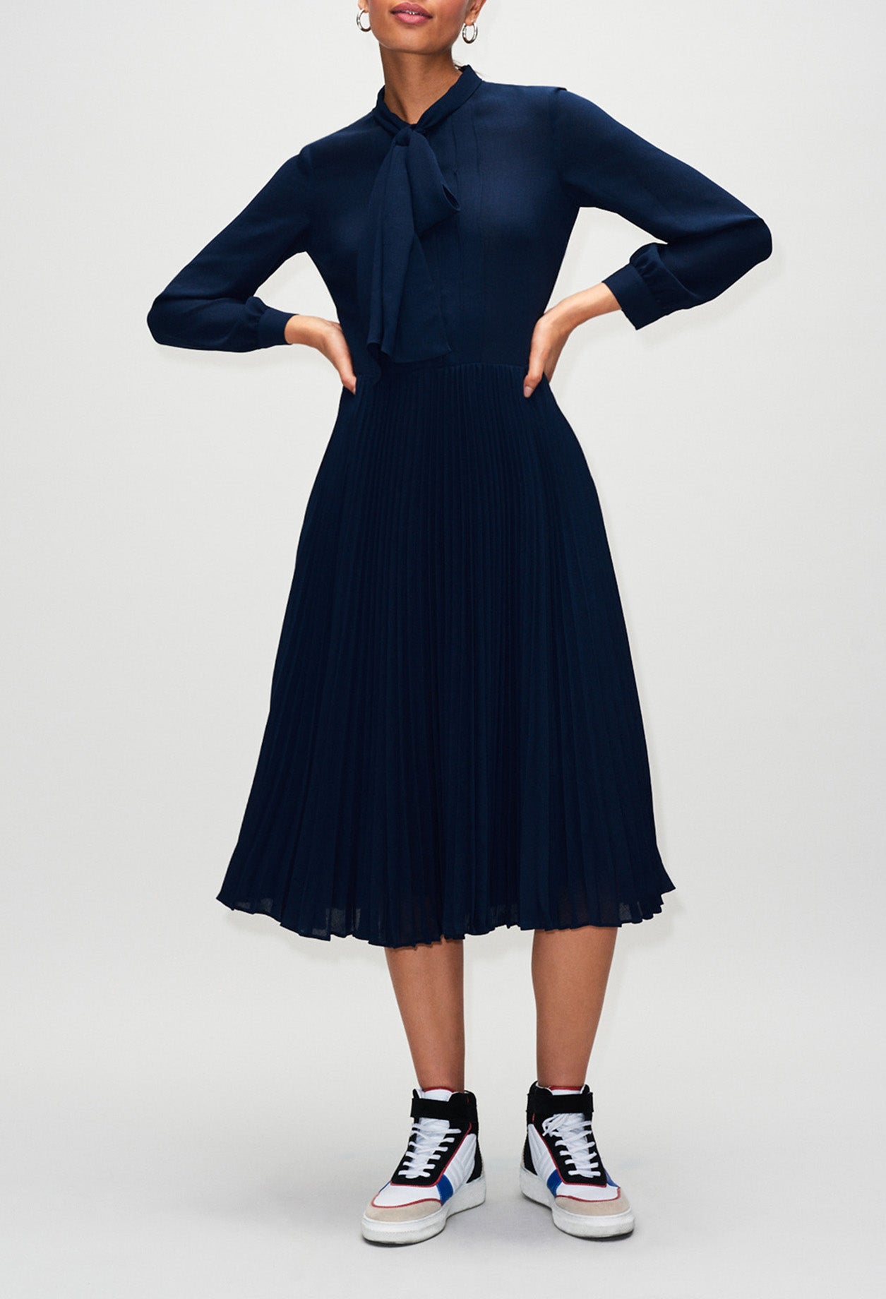 Rob longu plissé à col lavallièr Faume - seconde main