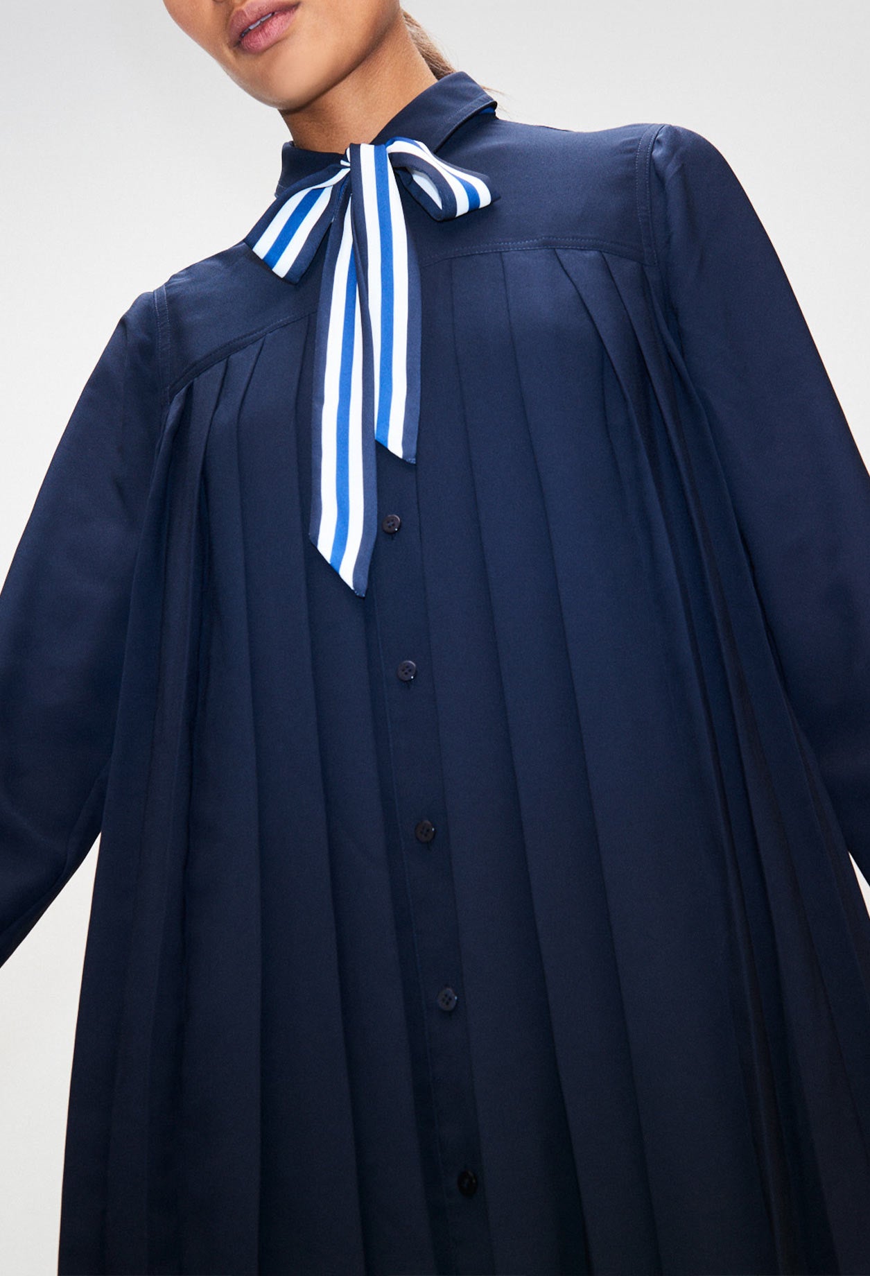 Robe chemise plissée détail lavallière Faume - seconde main