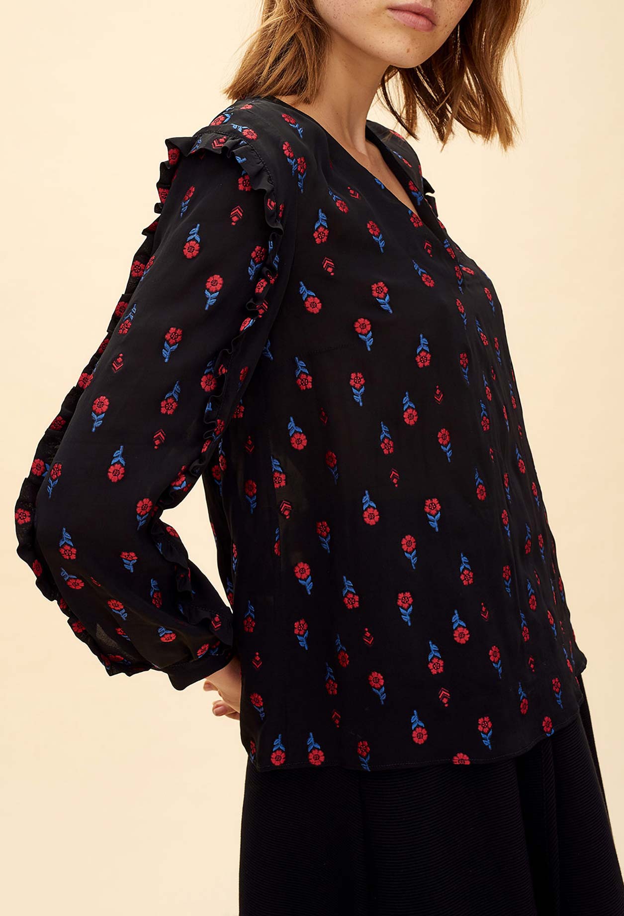 Top col V à fleurs brodées Faume - seconde main