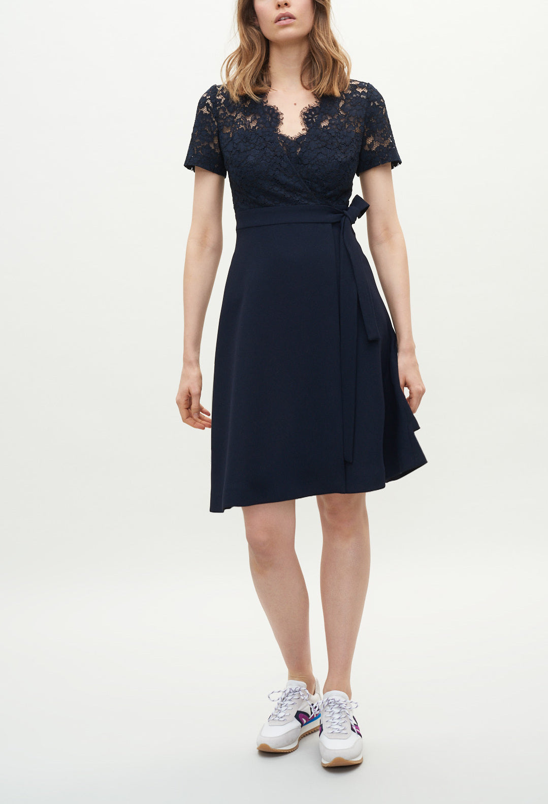 Robe à l'encolure dentelle Faume - seconde main