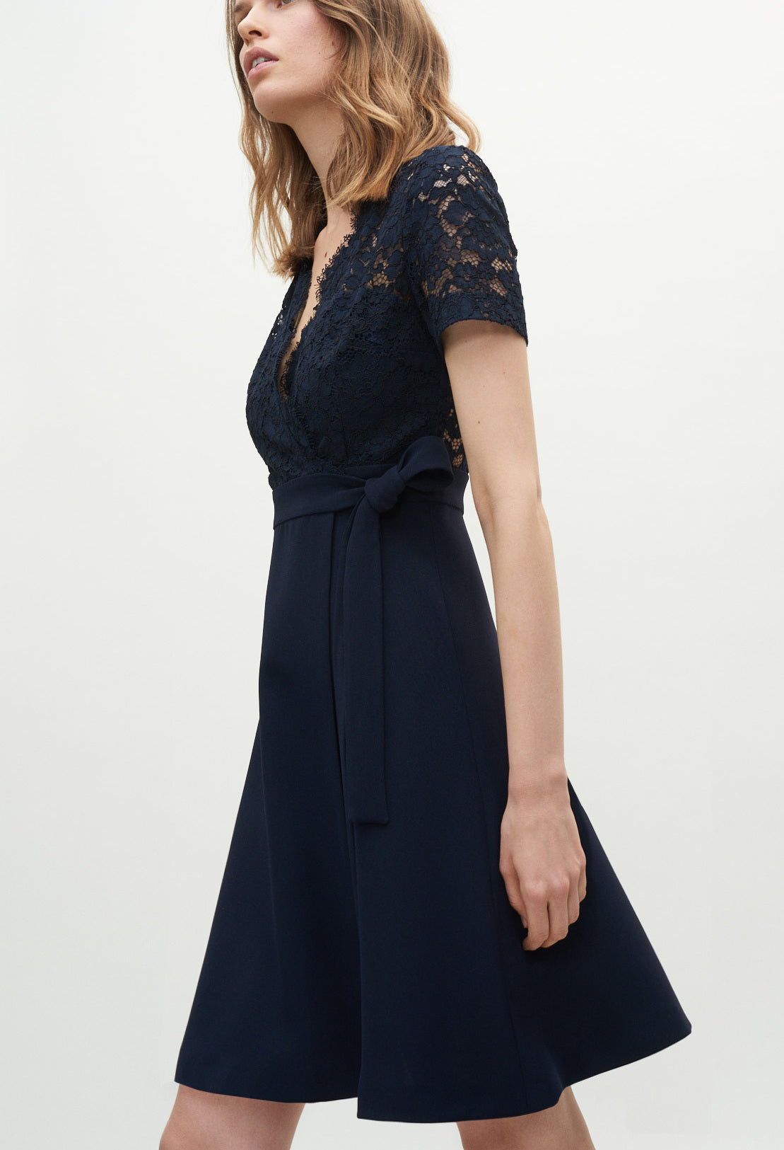 Robe à l'encolure dentelle Faume - seconde main