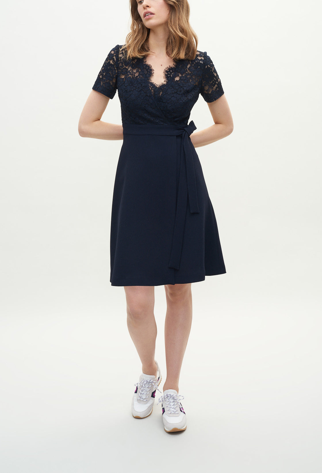 Robe à l'encolure dentelle Faume - seconde main