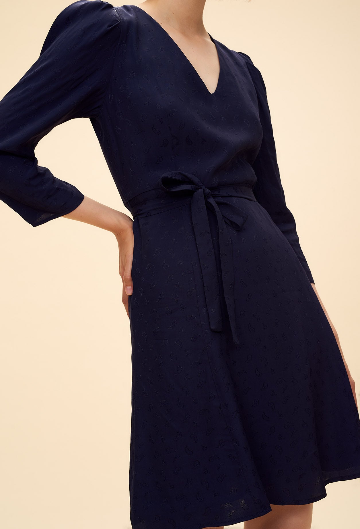 Robe col V cintrée manches ballon Faume - seconde main